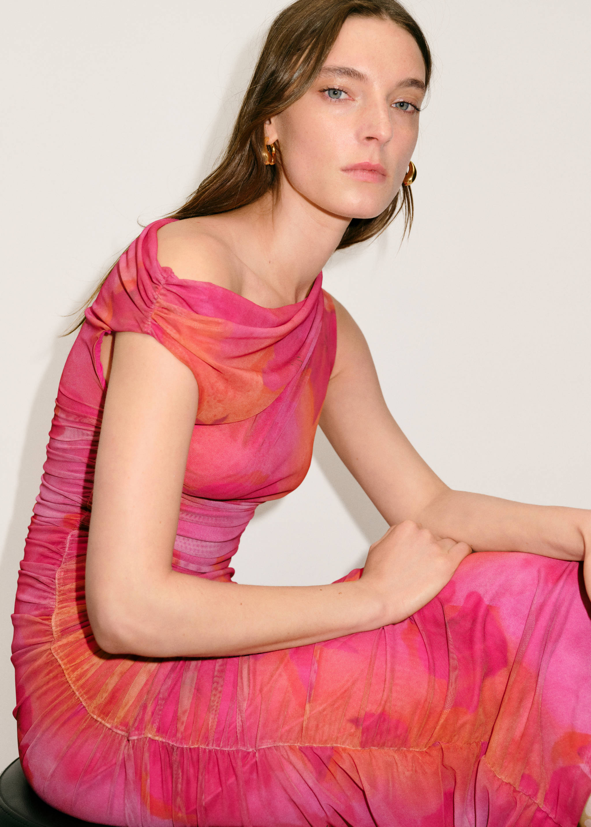 Floral midi-dress with asymmetrical neckline - Details of the article 2