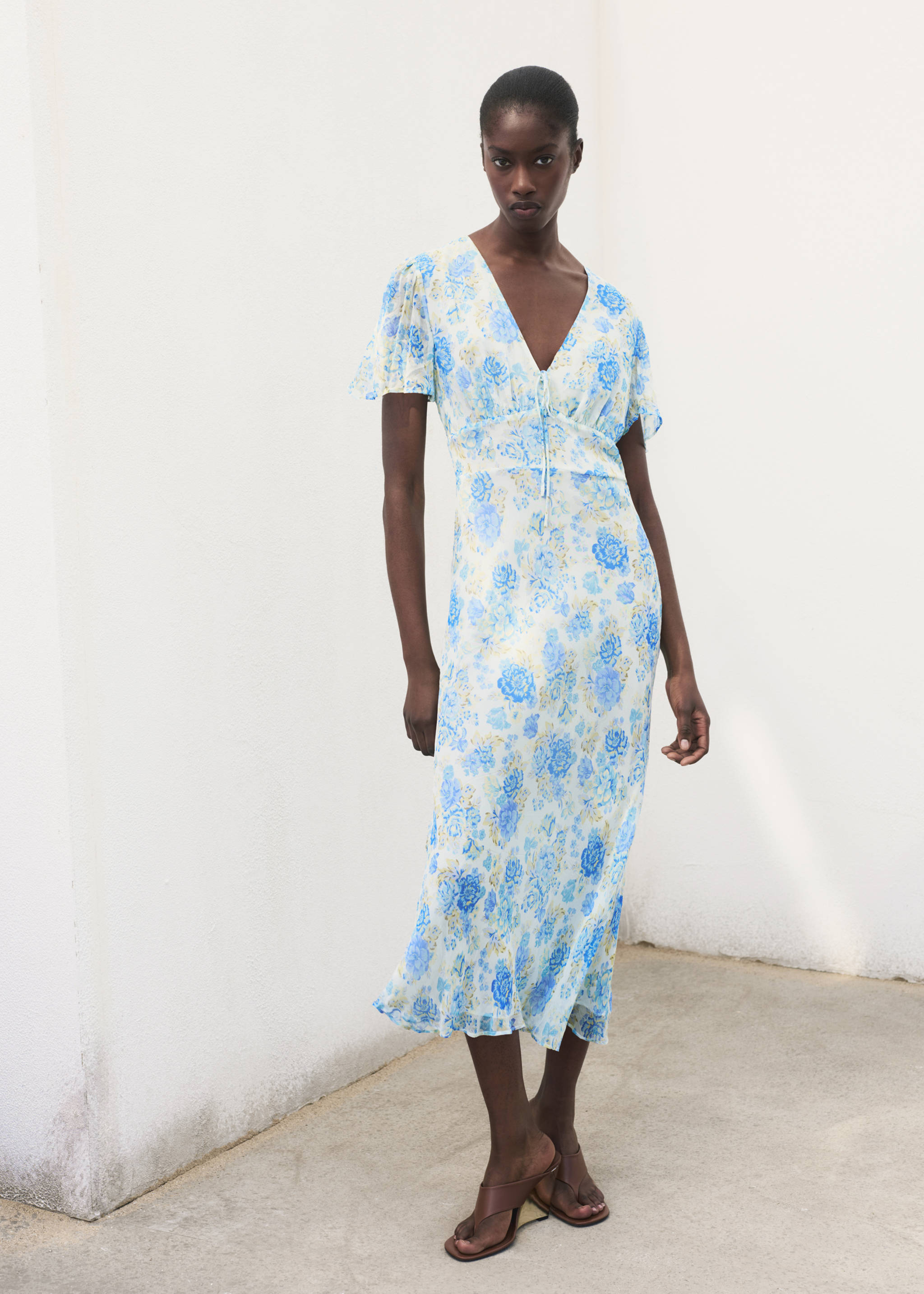 Robe midi à fleurs et manches courtes - Plan général