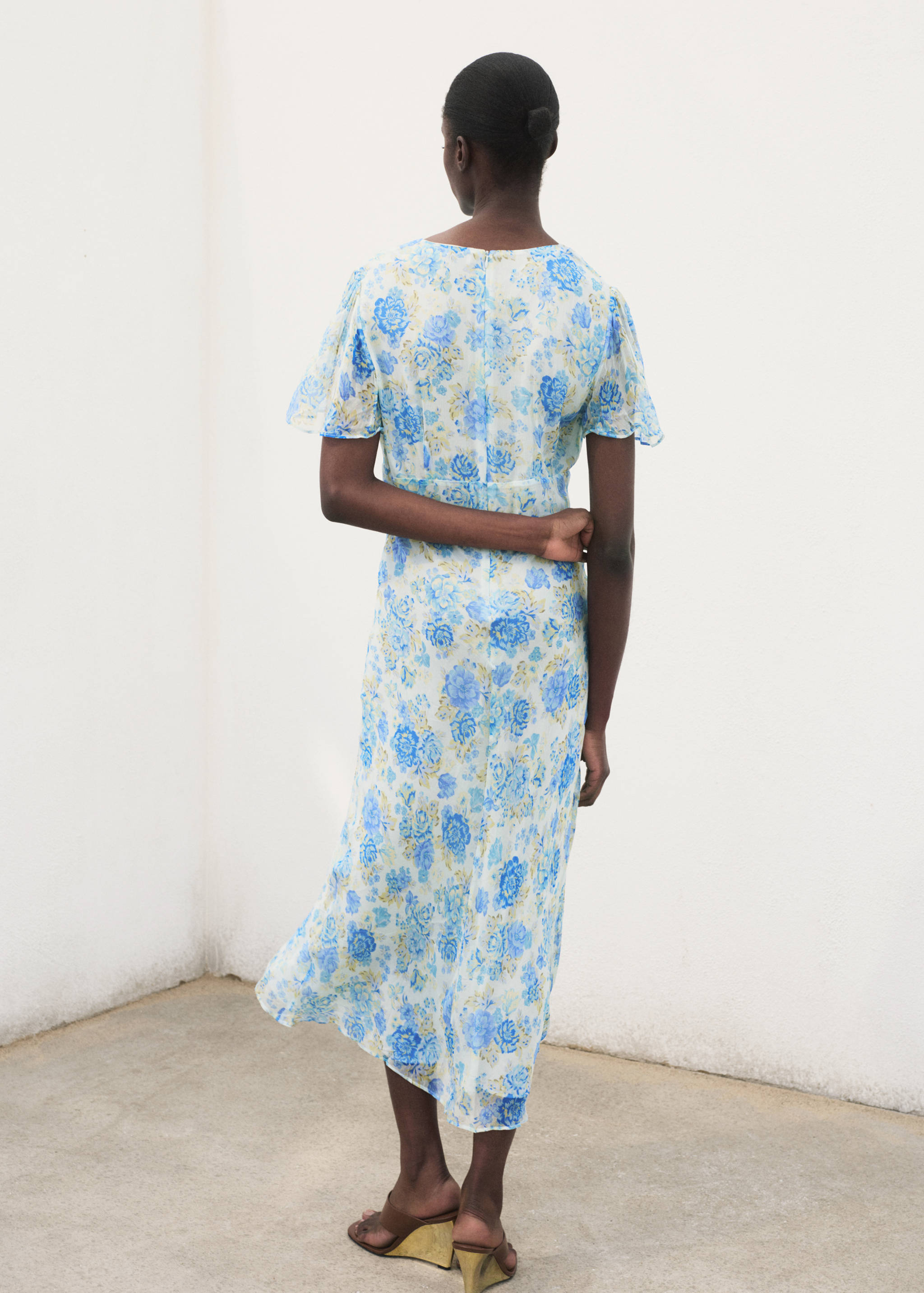 Robe midi à fleurs et manches courtes - Verso de l’article