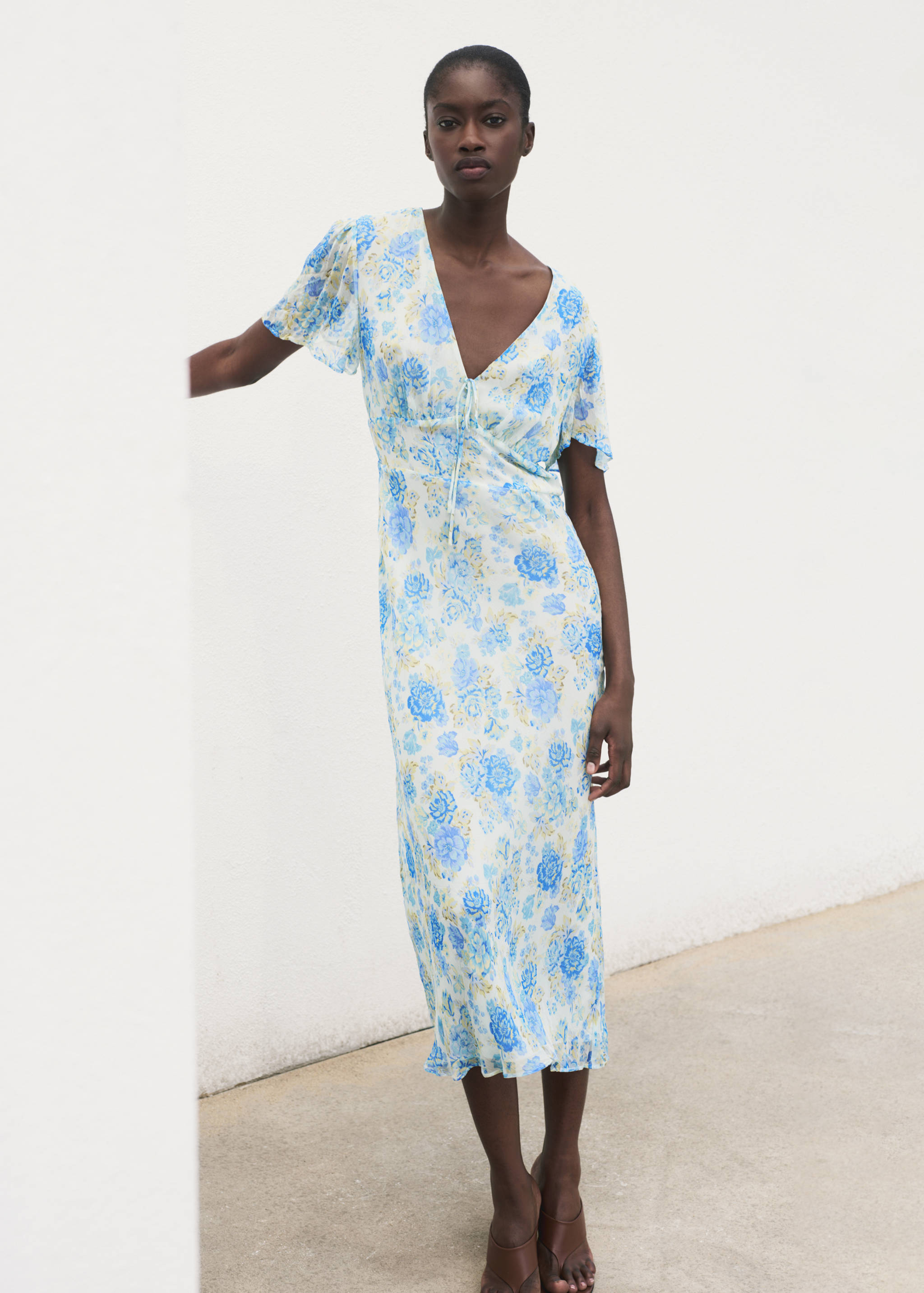 Robe midi à fleurs et manches courtes - Détail de l'article 2