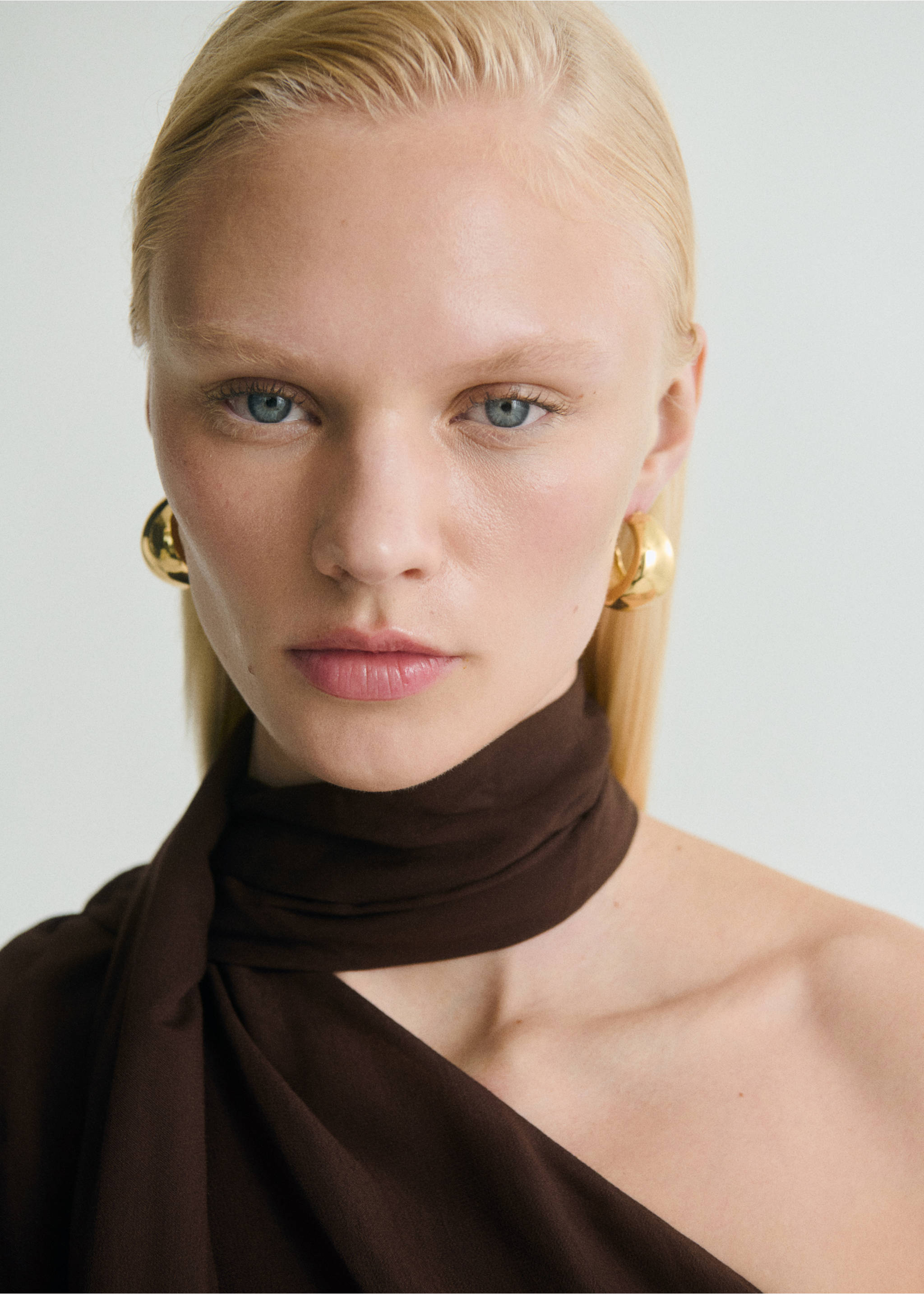 Asymmetrical scarf blouse with fringe detail - Details of the article 1, Brown. Ref: 87019070-00.