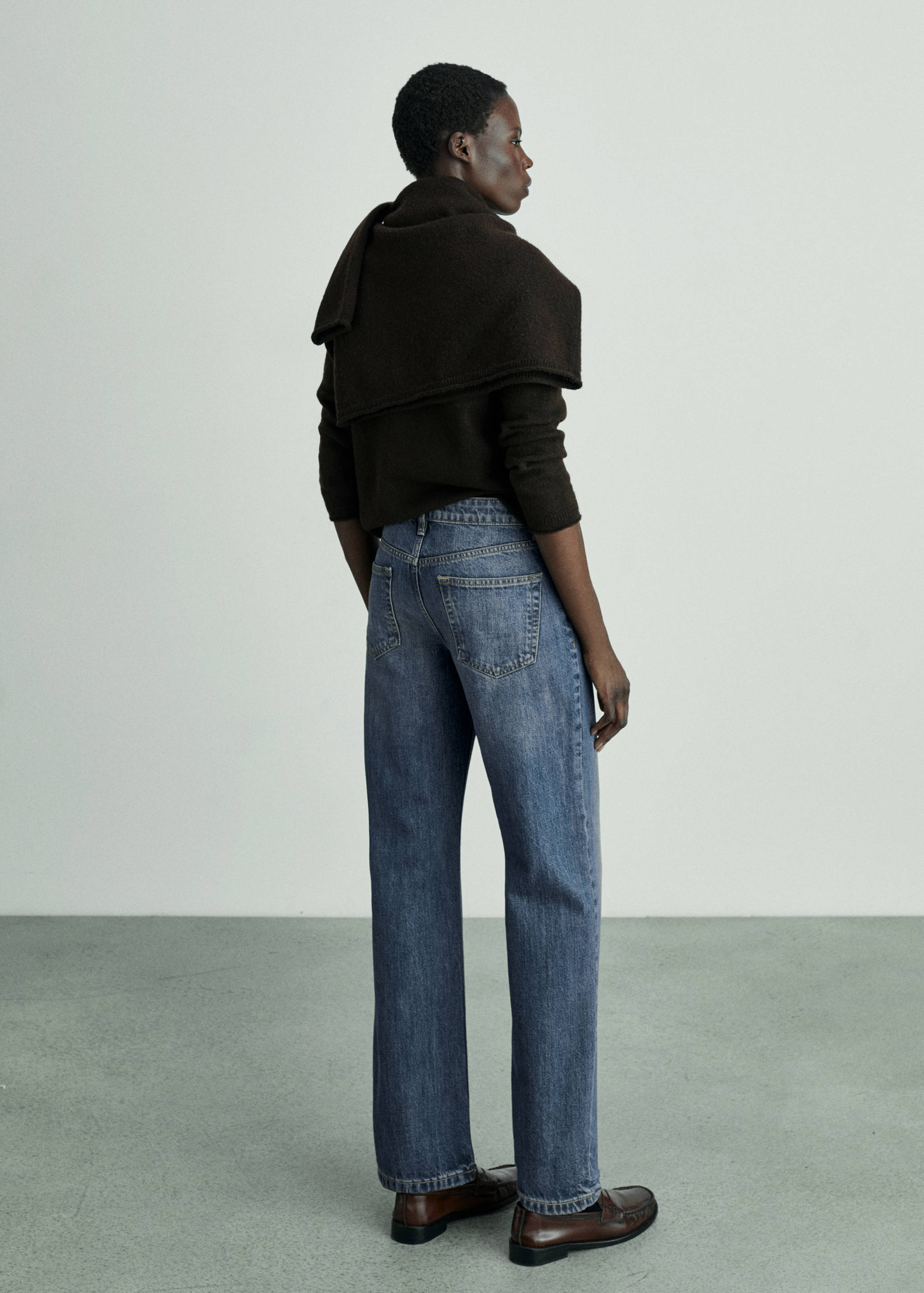 Mid-rise straight jeans - Reverse of the article