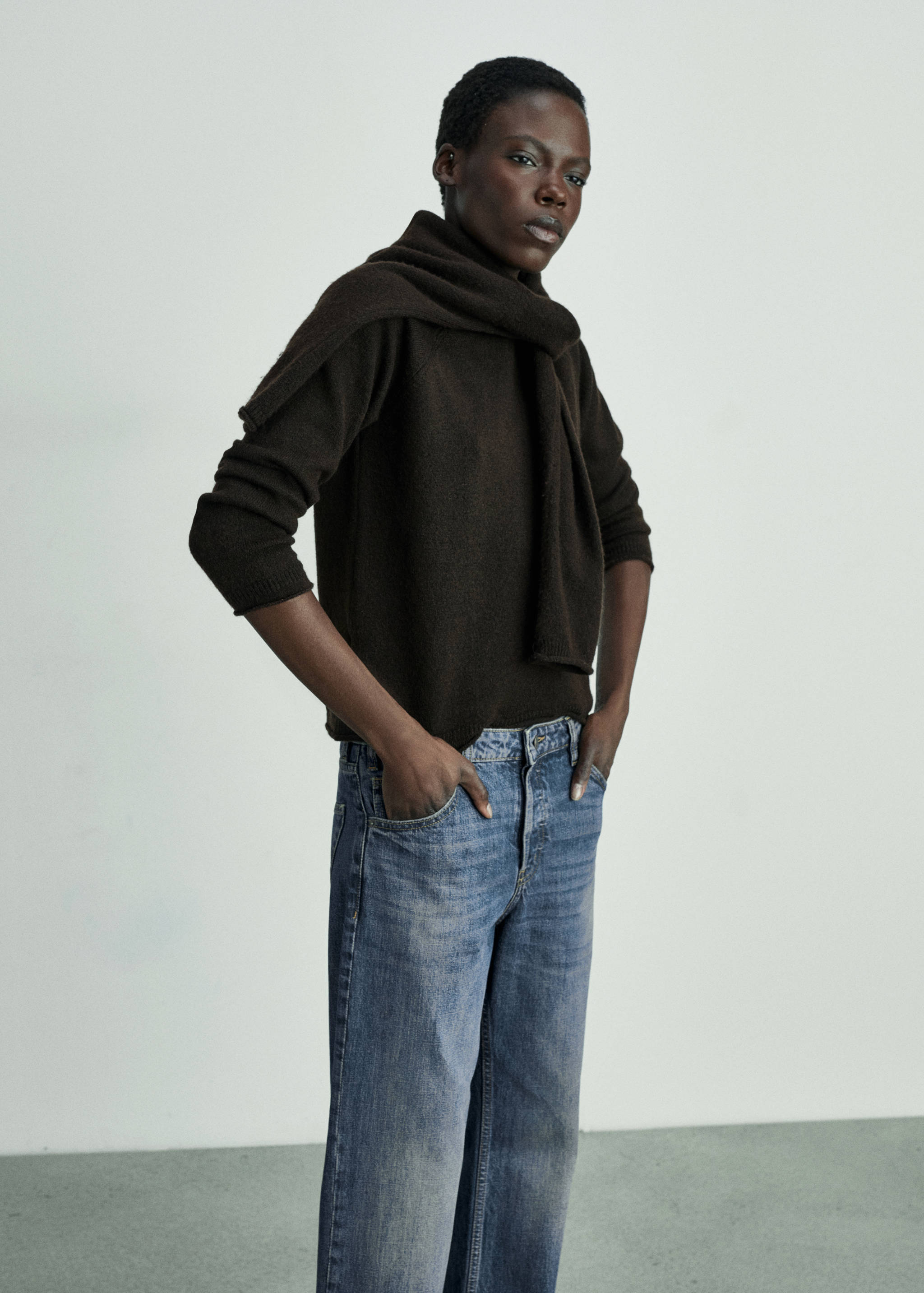 Mid-rise straight jeans - Details of the article 1