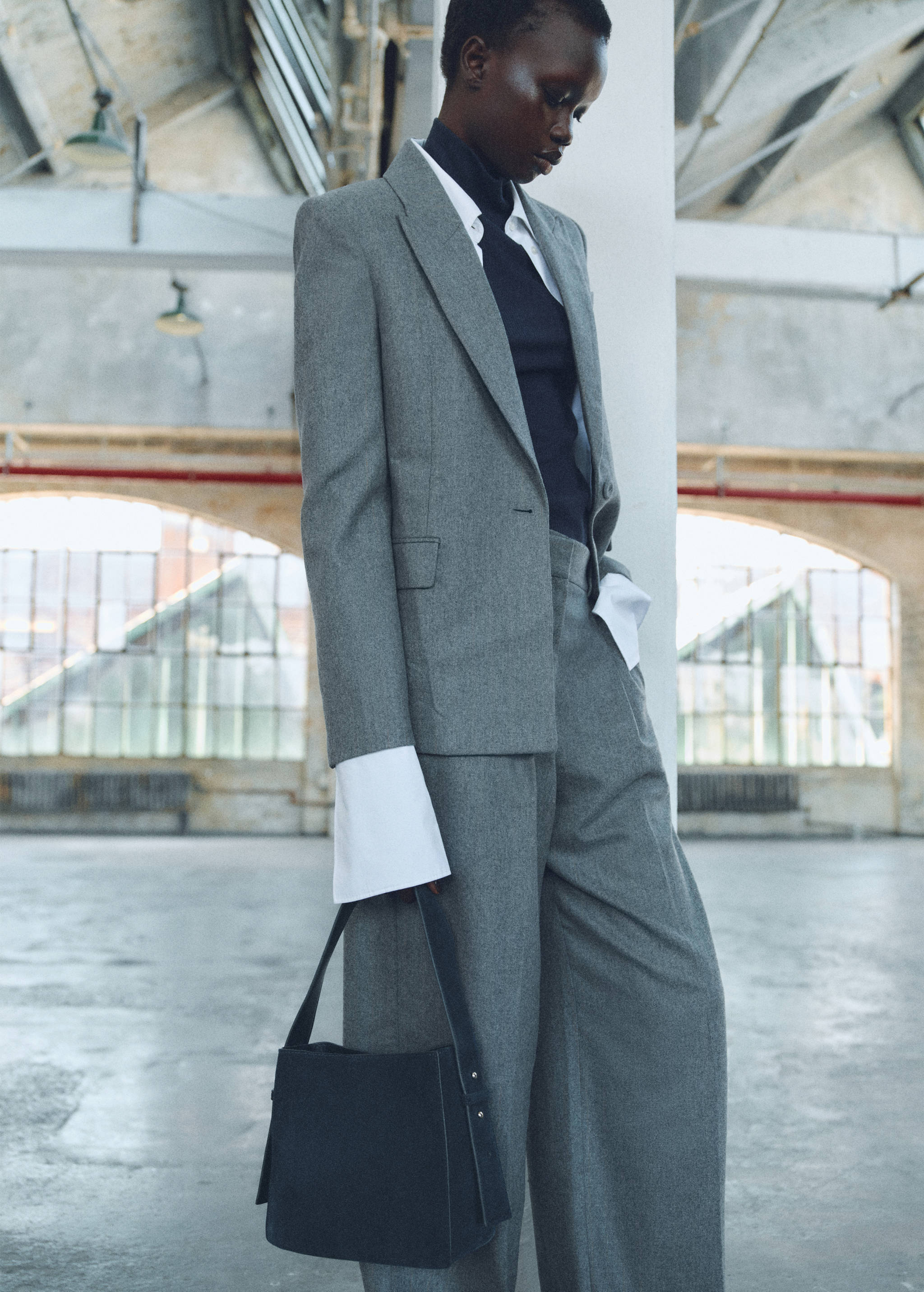 Carteira shopper míni de pele croûte - Pormenor do artigo 9