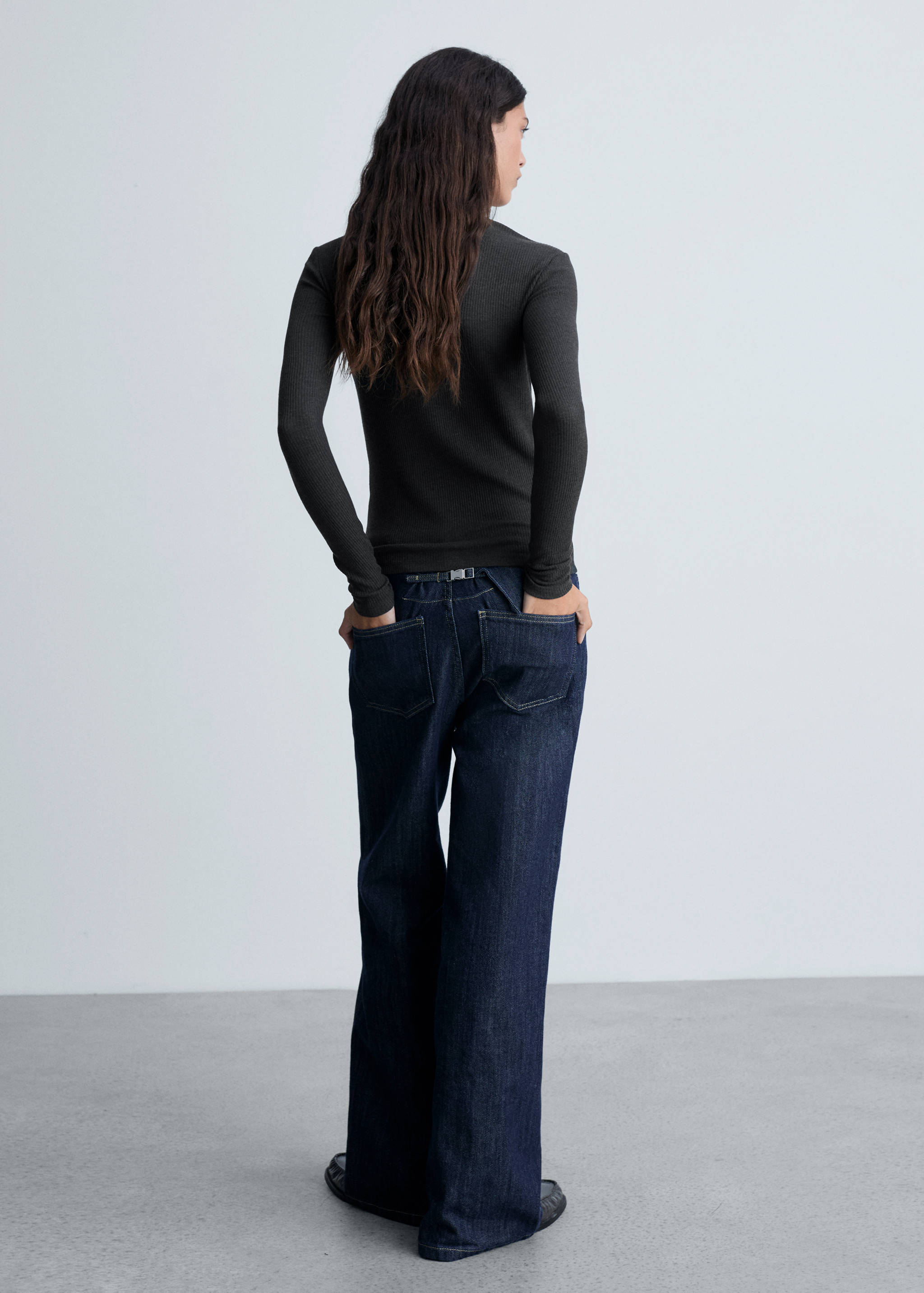 Ribbed long-sleeved t-shirt - Reverse of the article