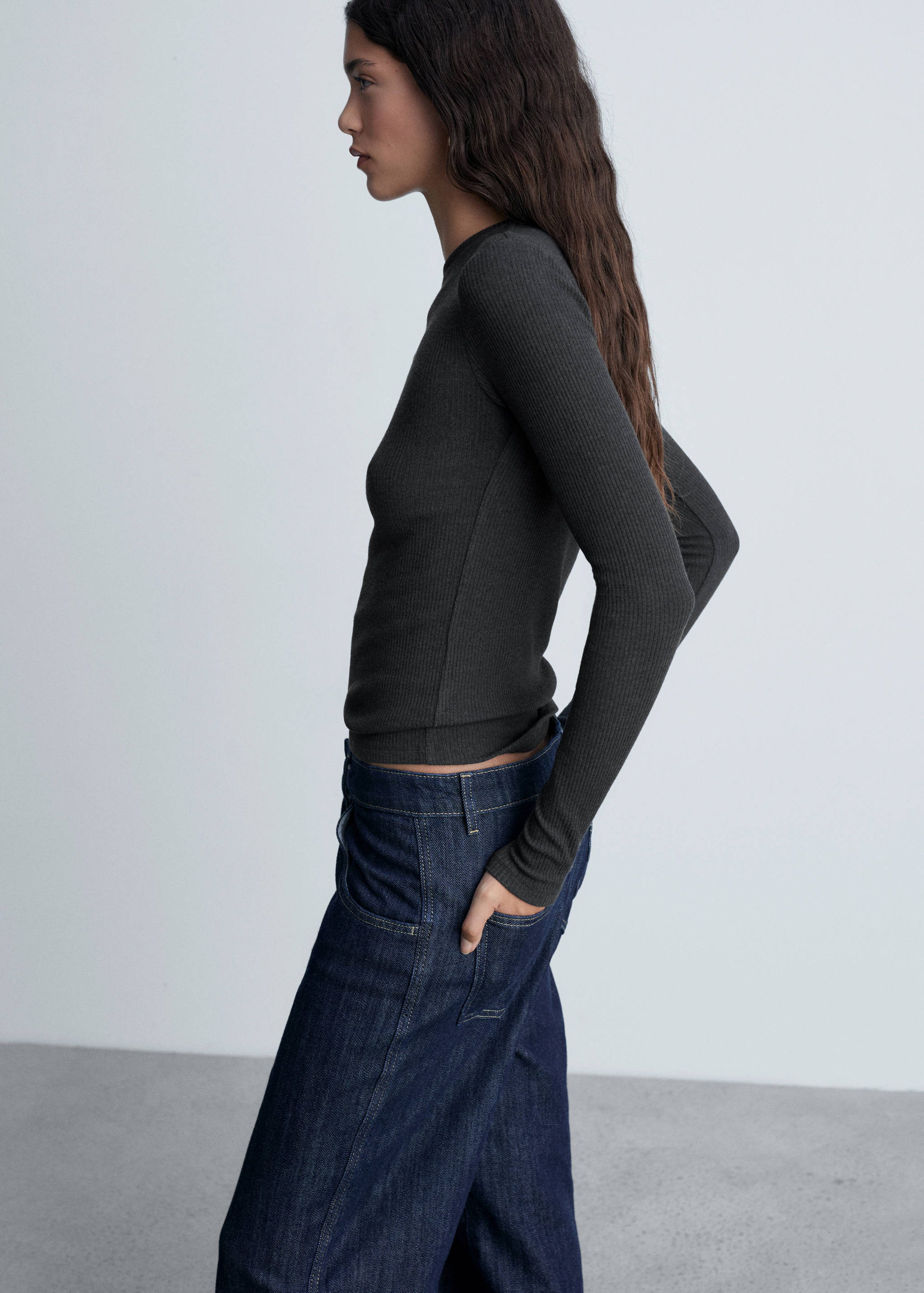 Ribbed long-sleeved t-shirt - Details of the article 1