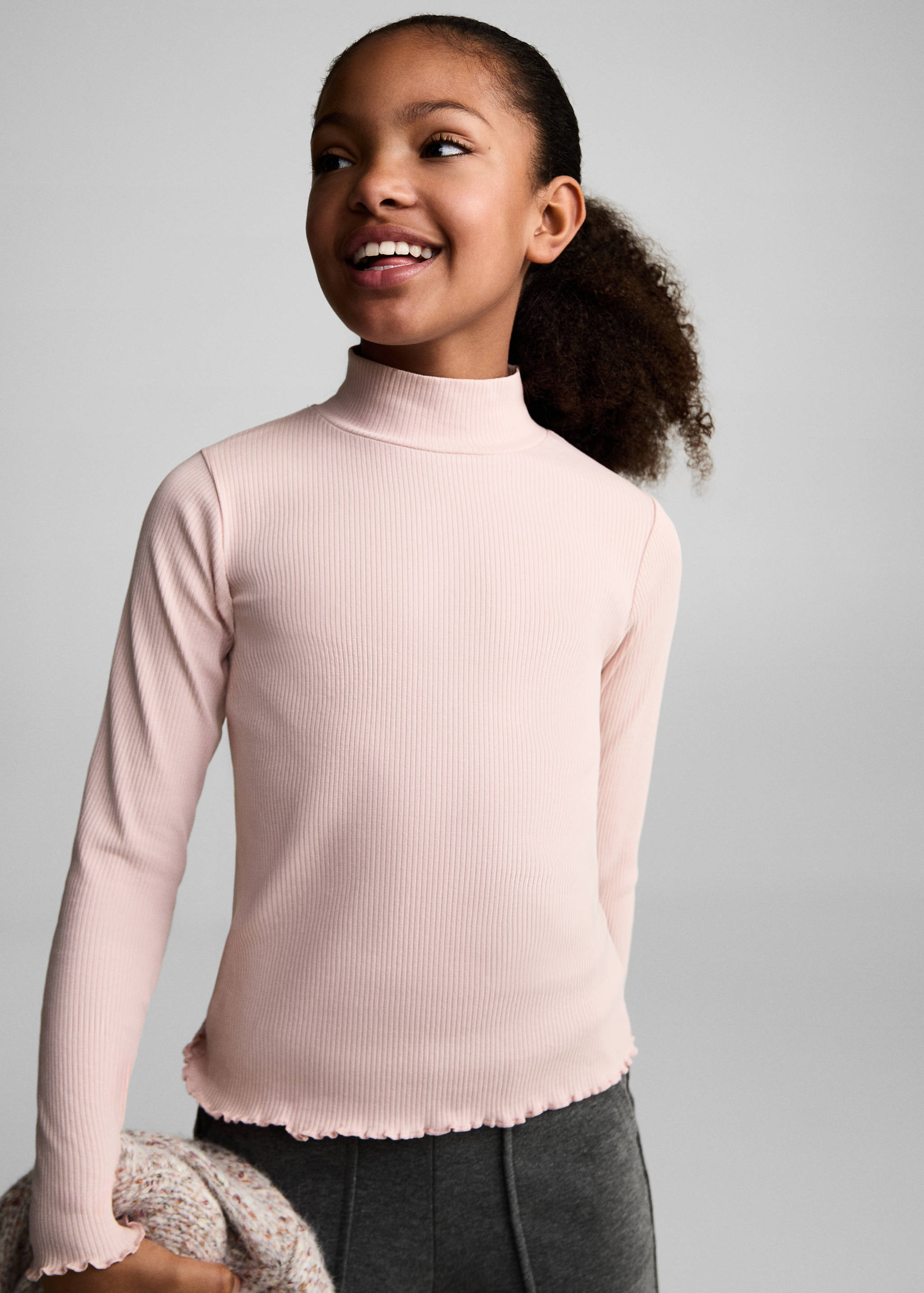 Camiseta canalé cuello alto - Plano medio