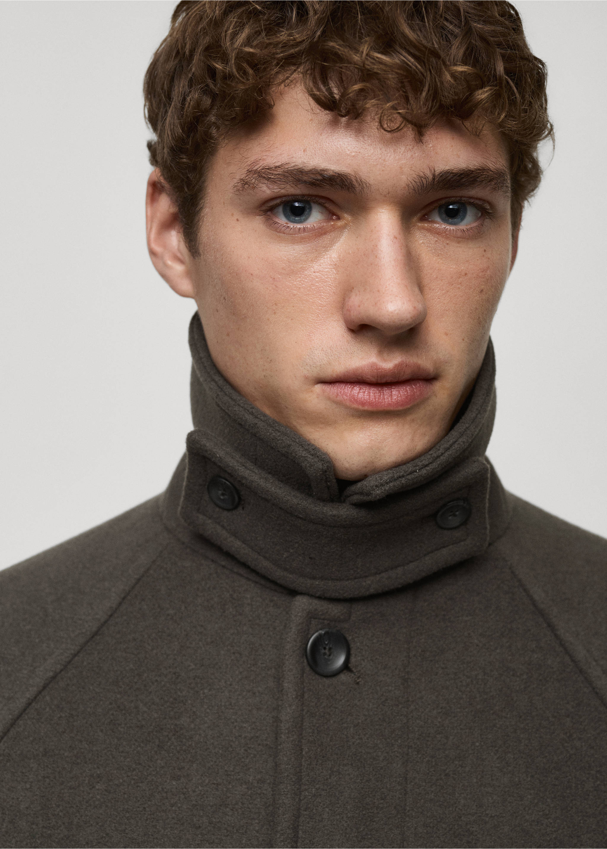Long recycled wool coat - Details of the article 1, Khaki. Ref: 87020576-01.