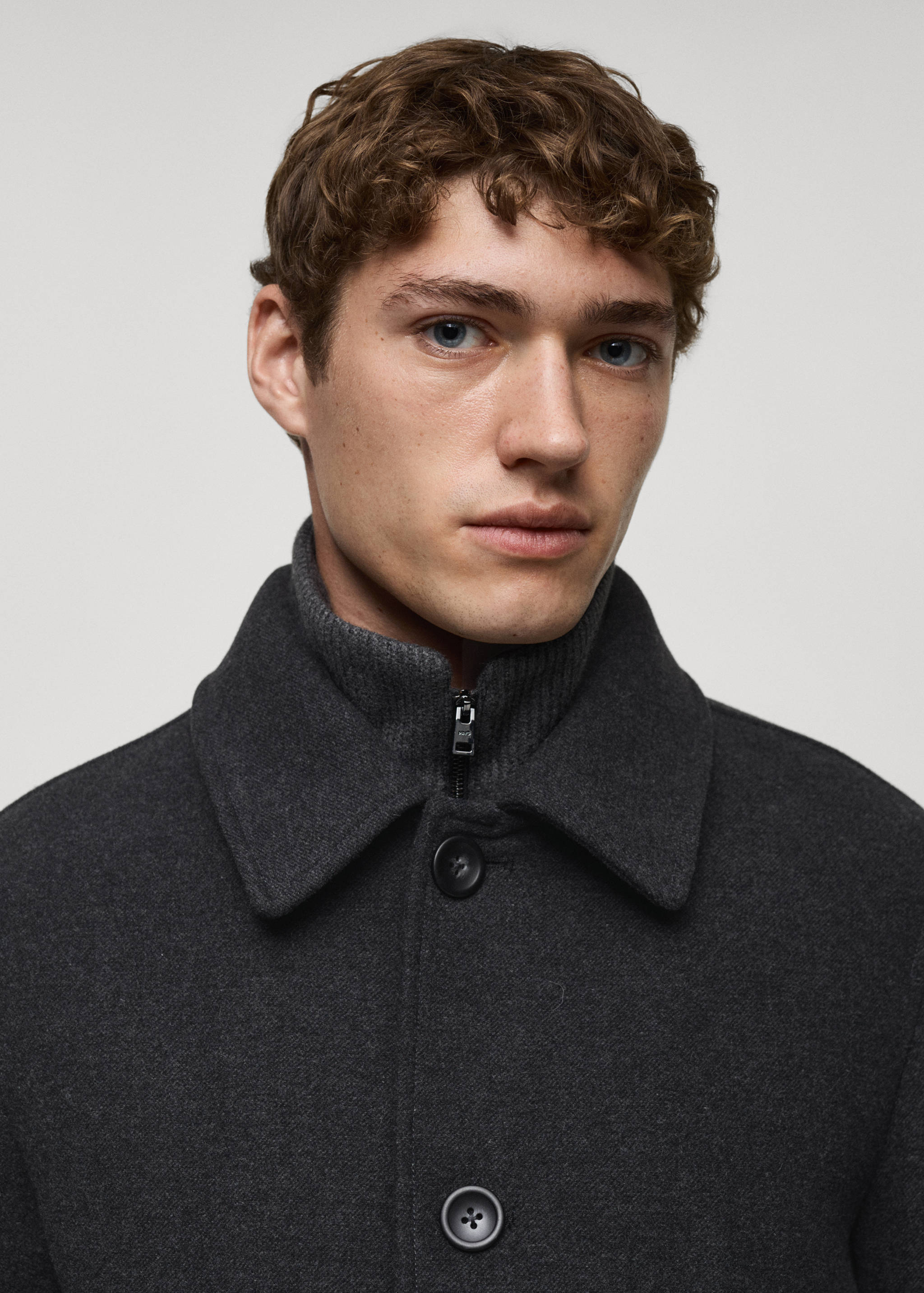 Wool coat with detachable collar - Details of the article 1