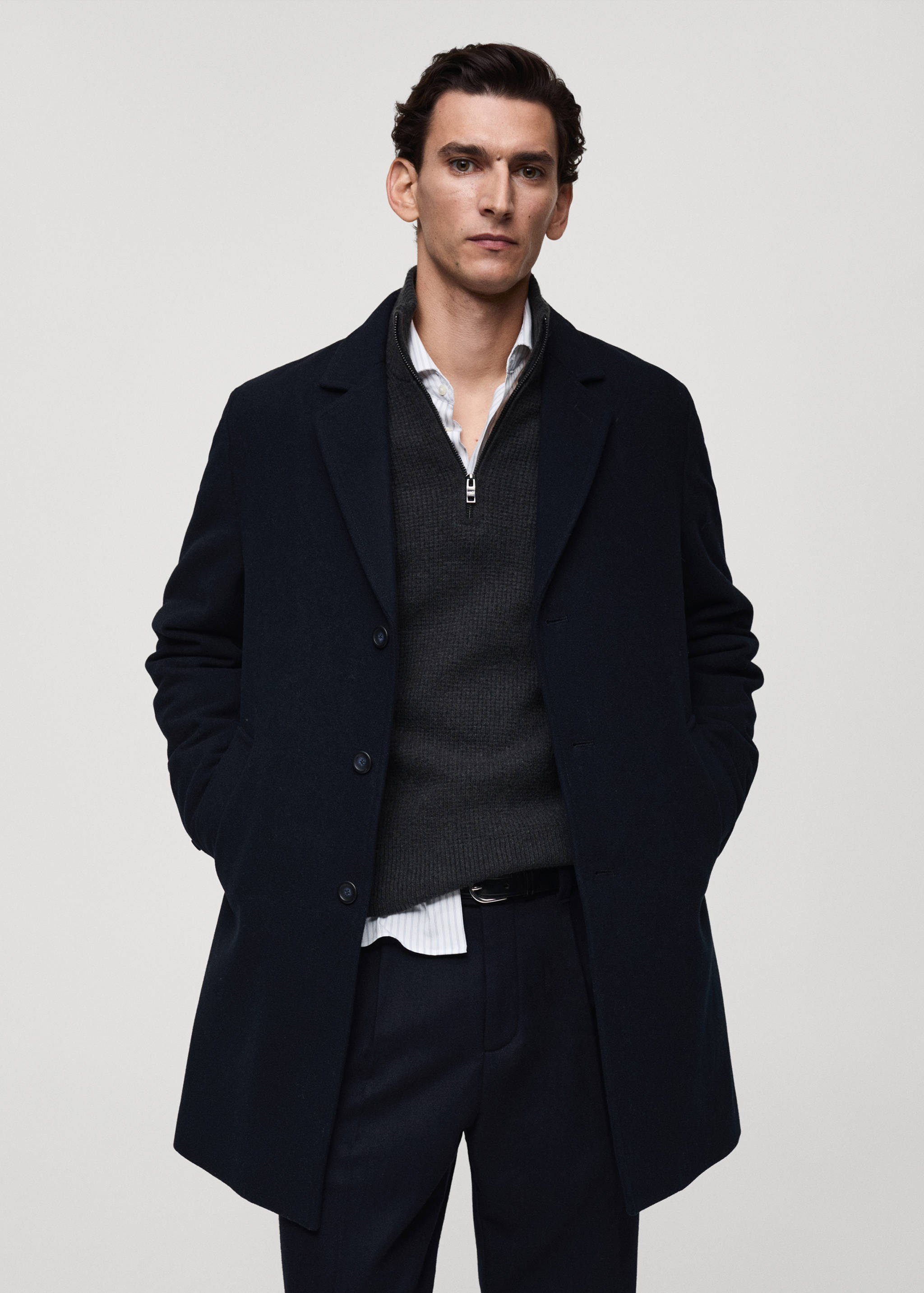 Casaco de lã com interior acolchoado - Plano médio