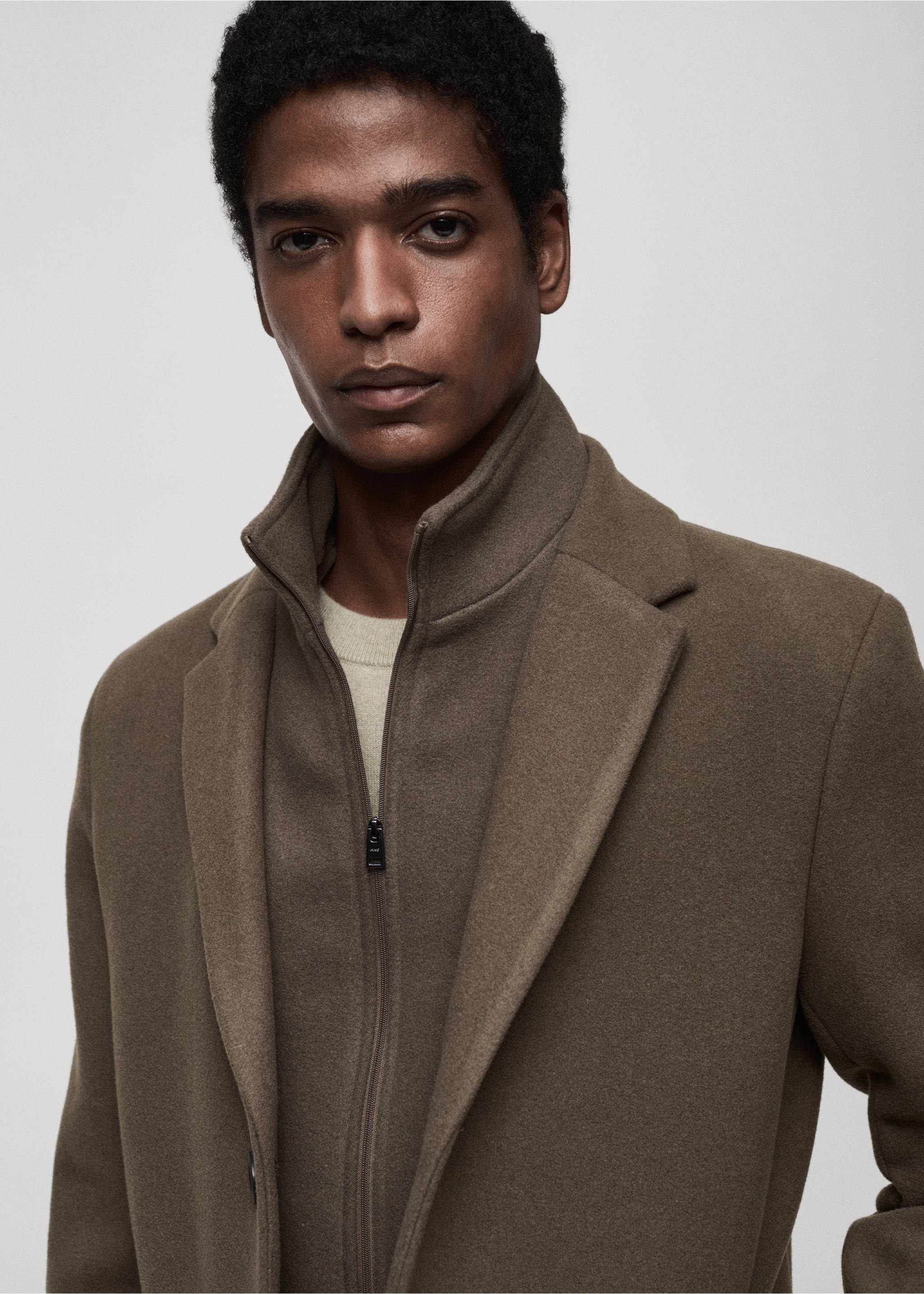 Detachable hood wool coat - Details of the article 1, Medium Brown. Ref: 87020582-00.