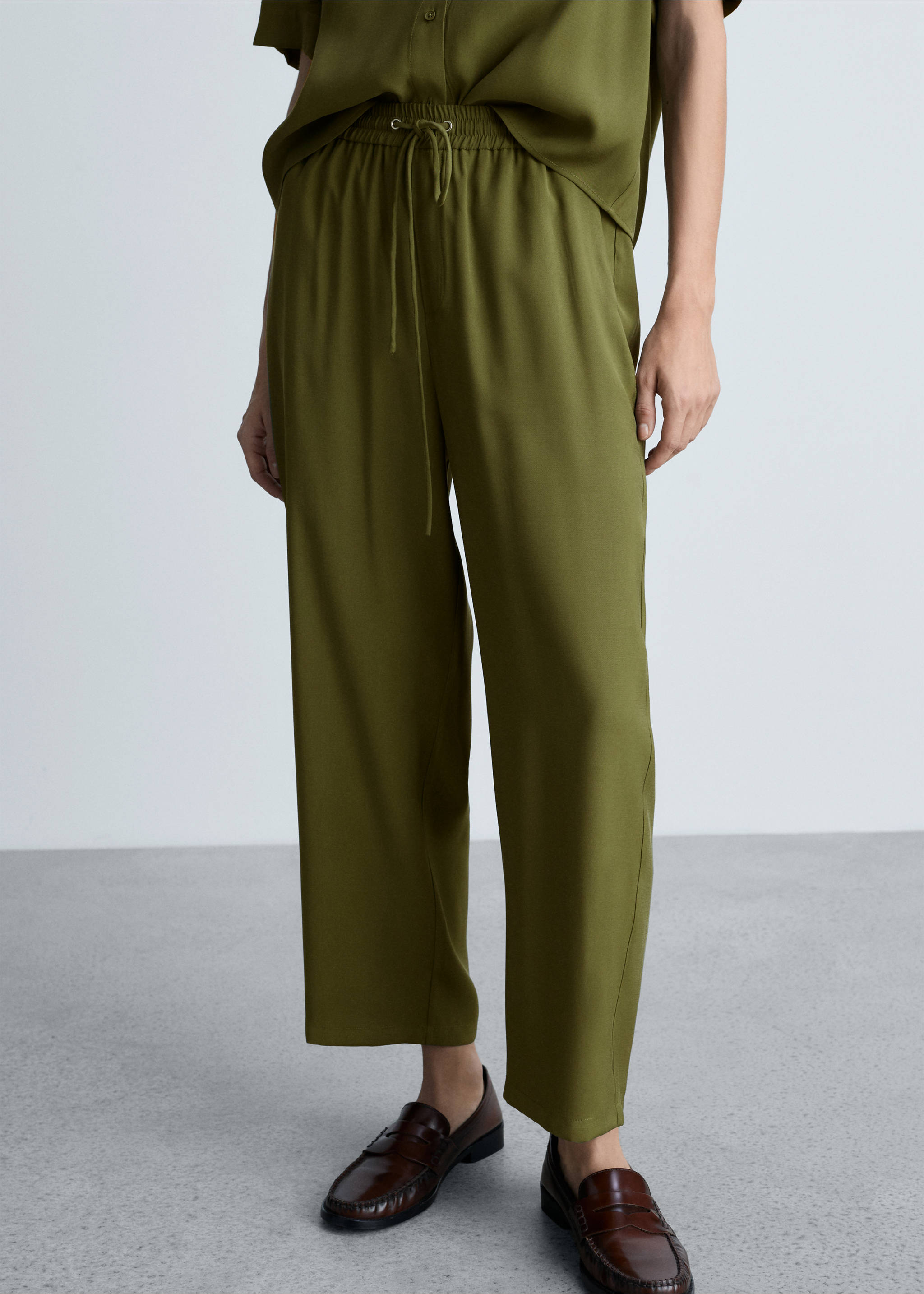 Straight suit trousers - Medium plane, Khaki. Ref: 87020592-00.