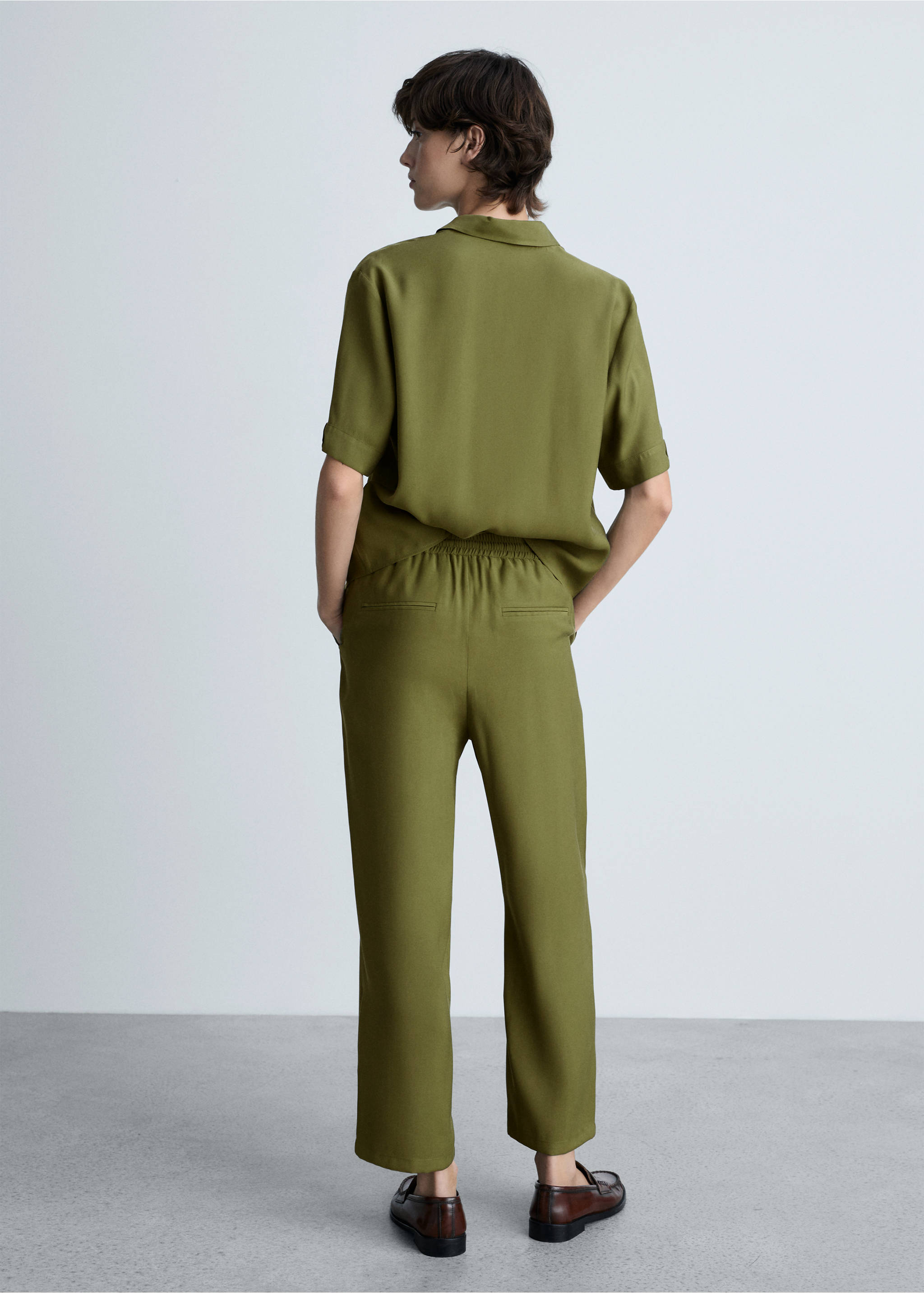 Straight suit trousers - Reverse of the article, Khaki. Ref: 87020592-00.