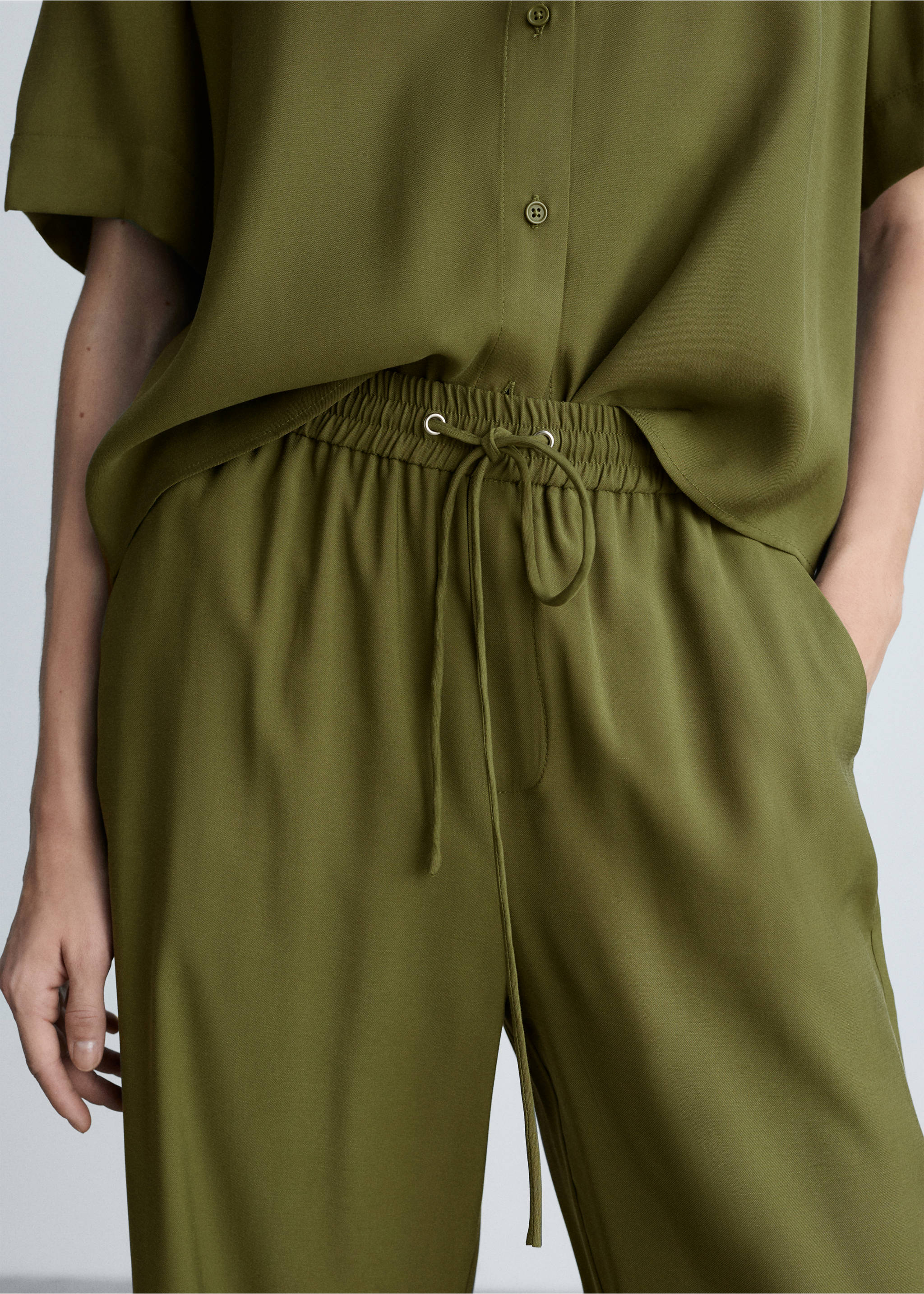 Straight suit trousers - Details of the article 3, Khaki. Ref: 87020592-00.