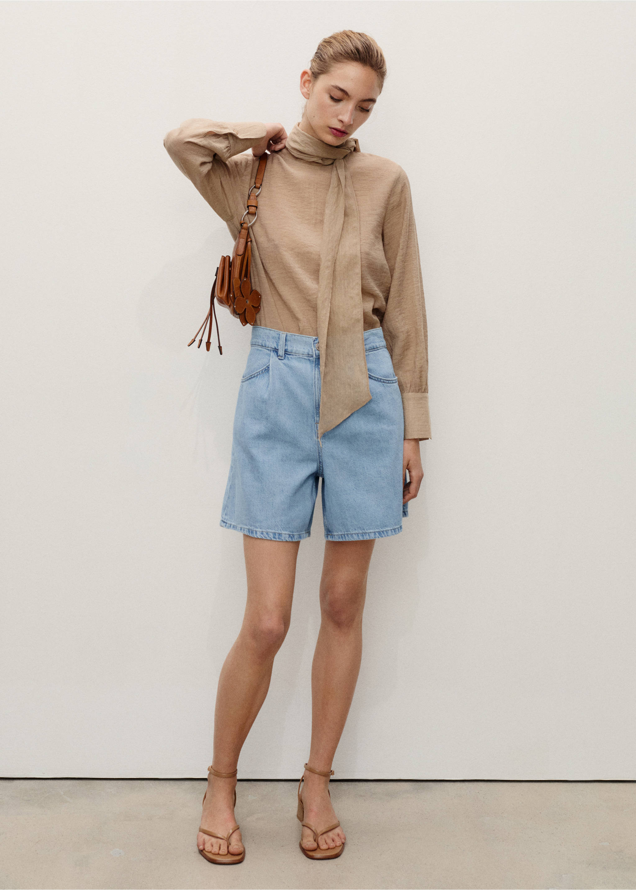 High-waist denim shorts with pleats - General plane, Medium Blue. Ref: 87020606-00.