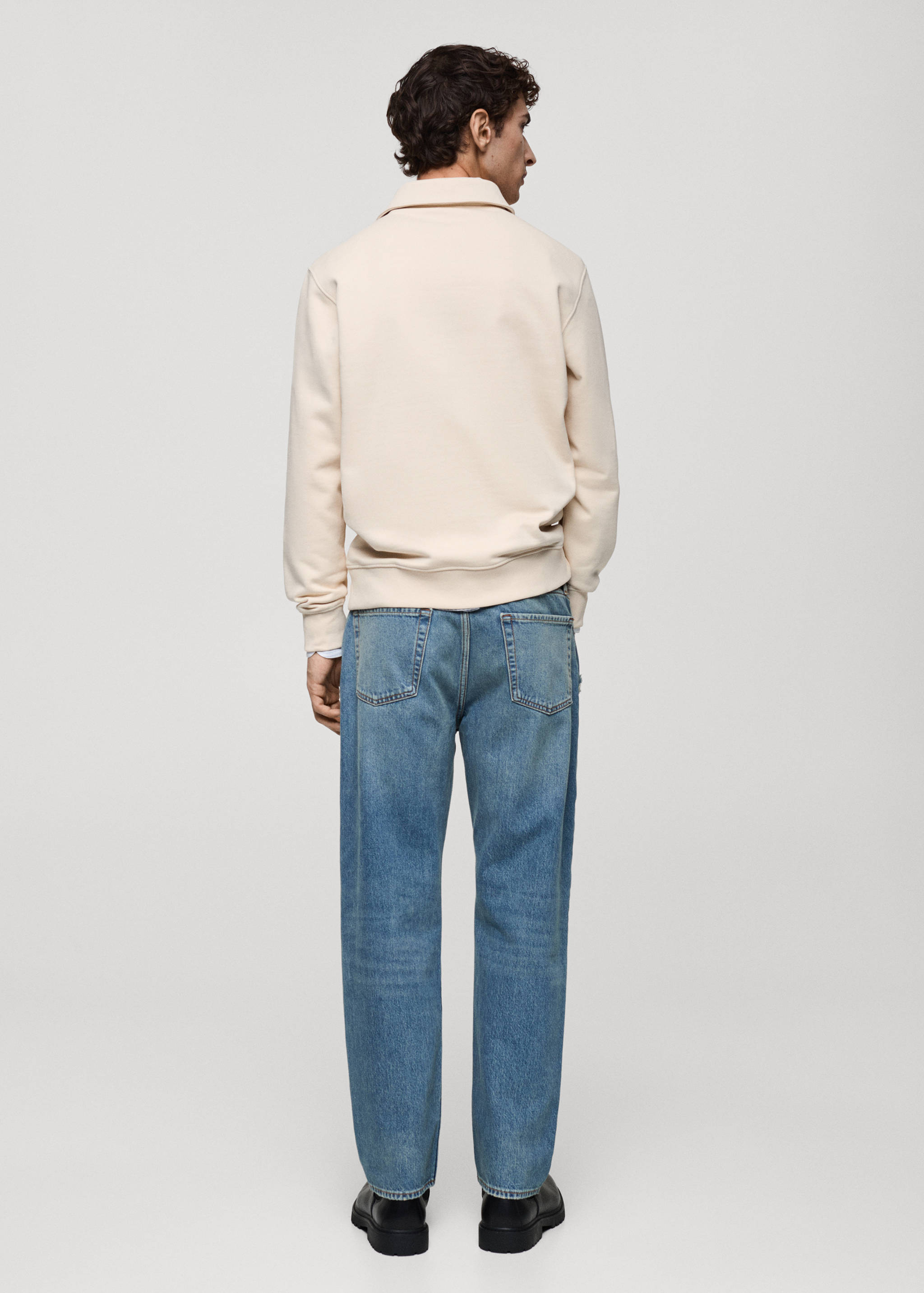 سترة رياضية بياقة بولو من الصوف الممشوط بقصة متوسطة - الجهة الخلفية للمنتج