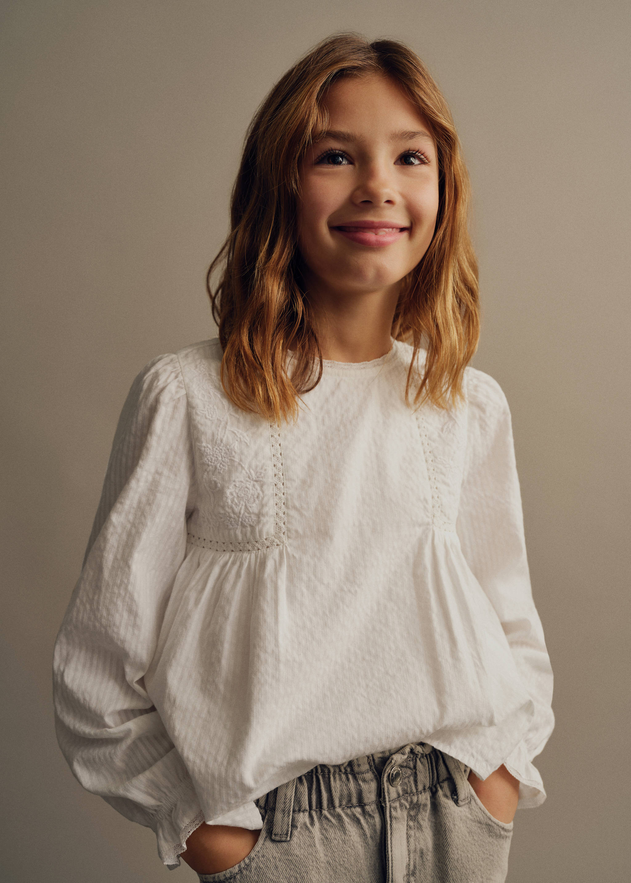 Blouse détails brodés - Plan moyen