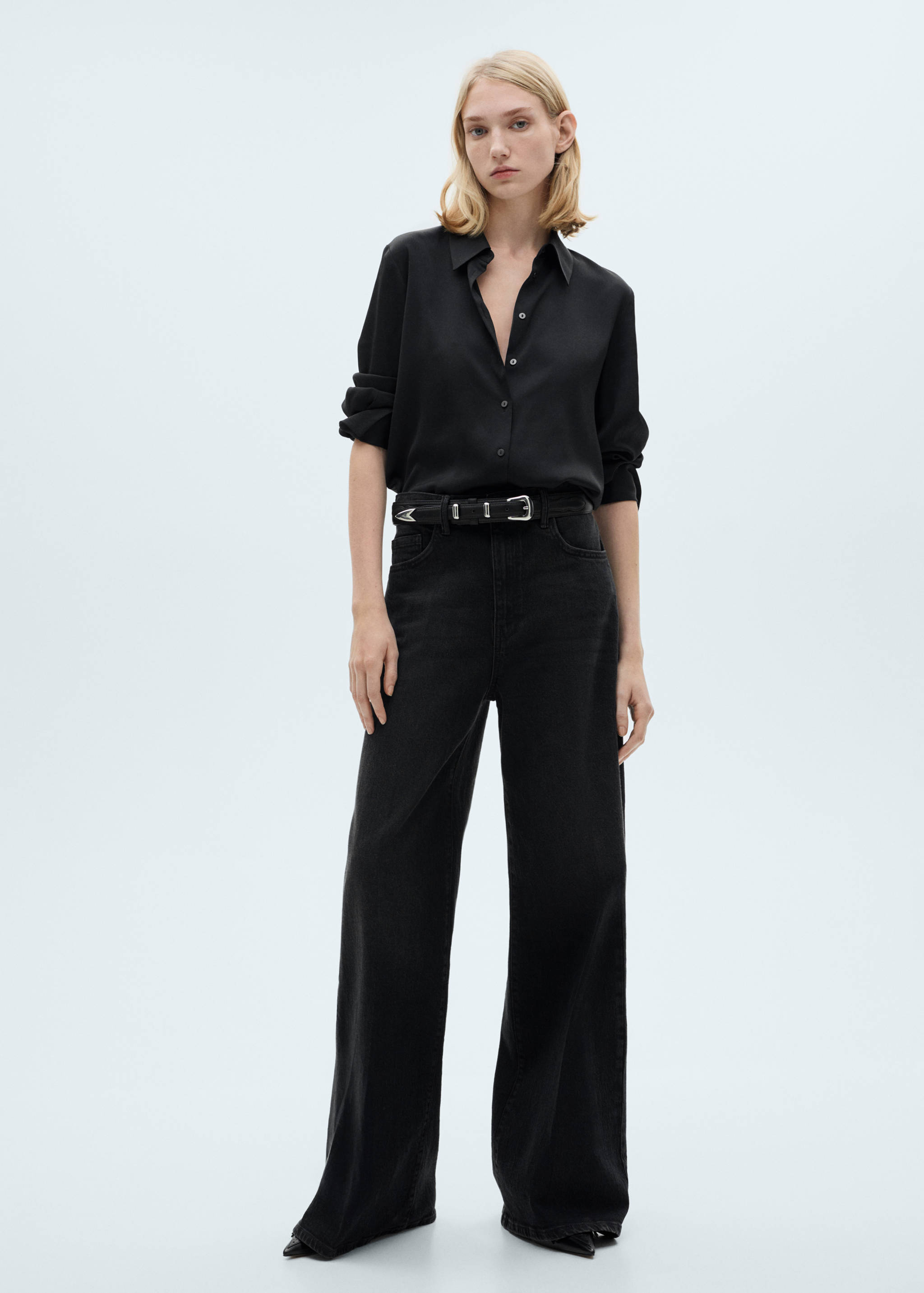 Джинсы с широкими штанинами и высокой посадкой - Общий план