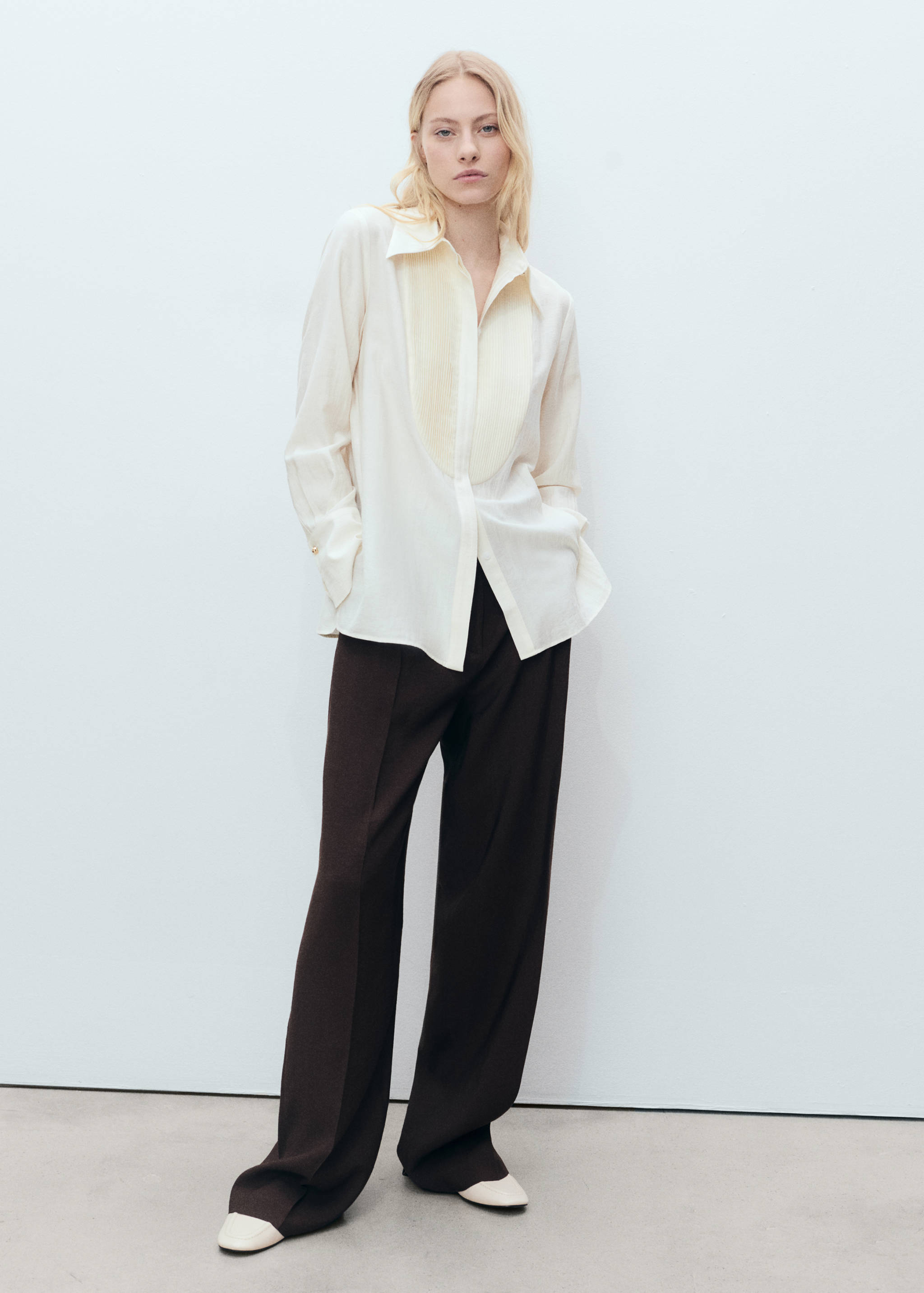 Cămașă fluidă cu porțiune contrastantă - Plan general