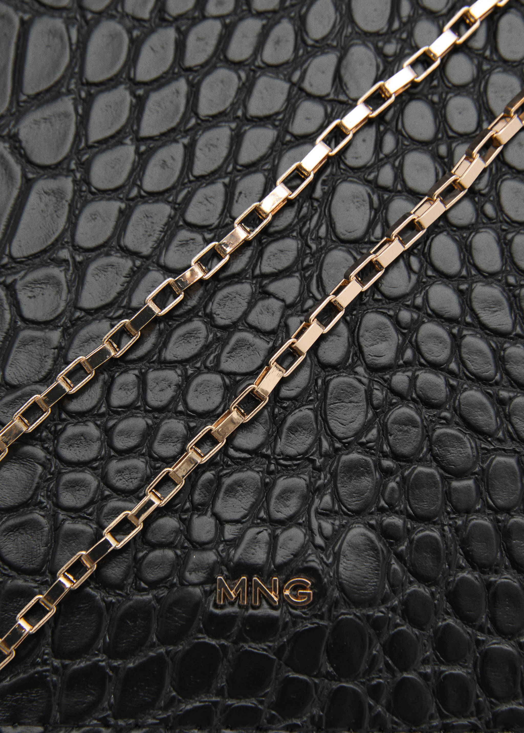 Croc-effect cardholder with chain - Details of the article 1