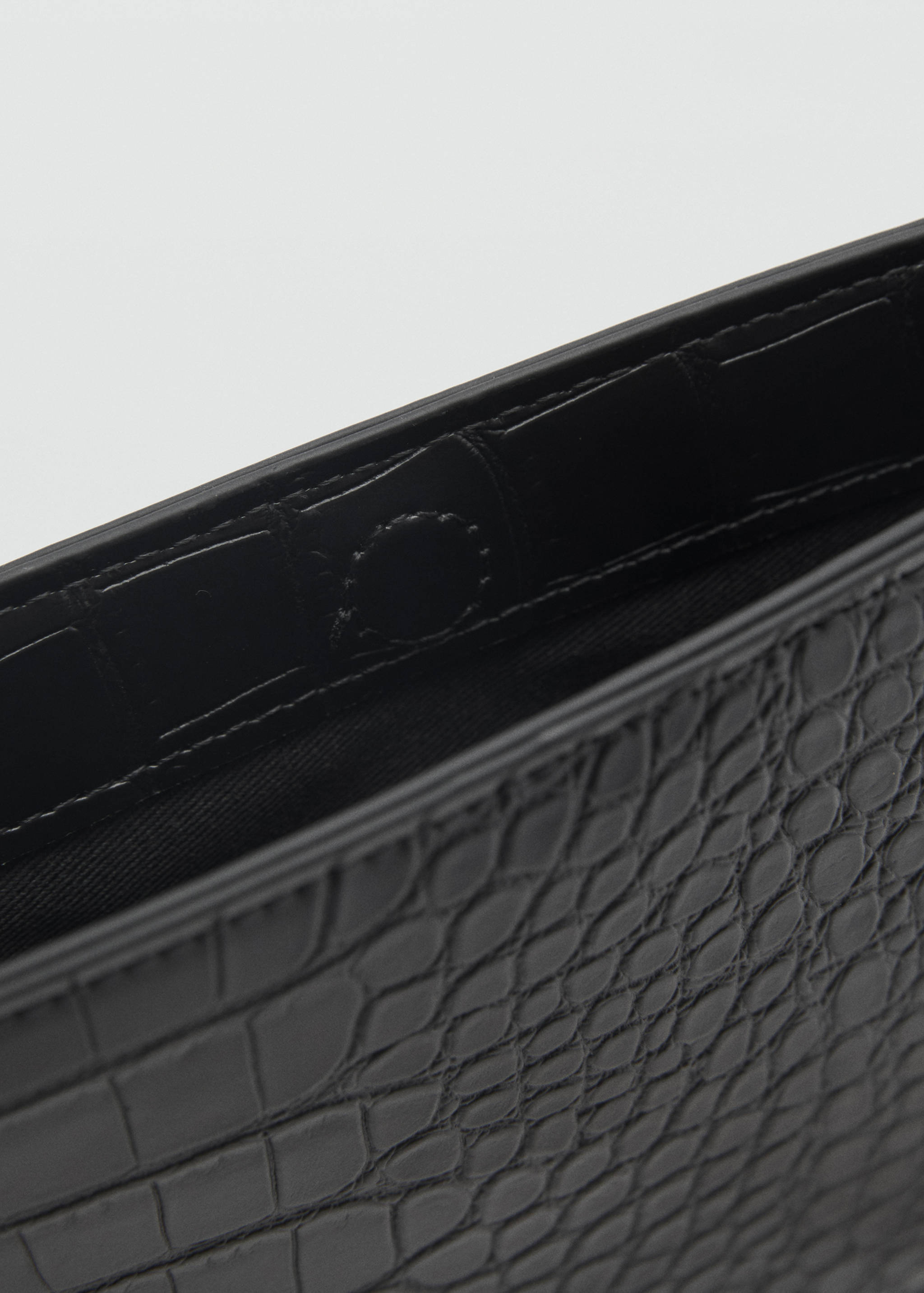 Croc-effect cardholder with chain - Details of the article 2