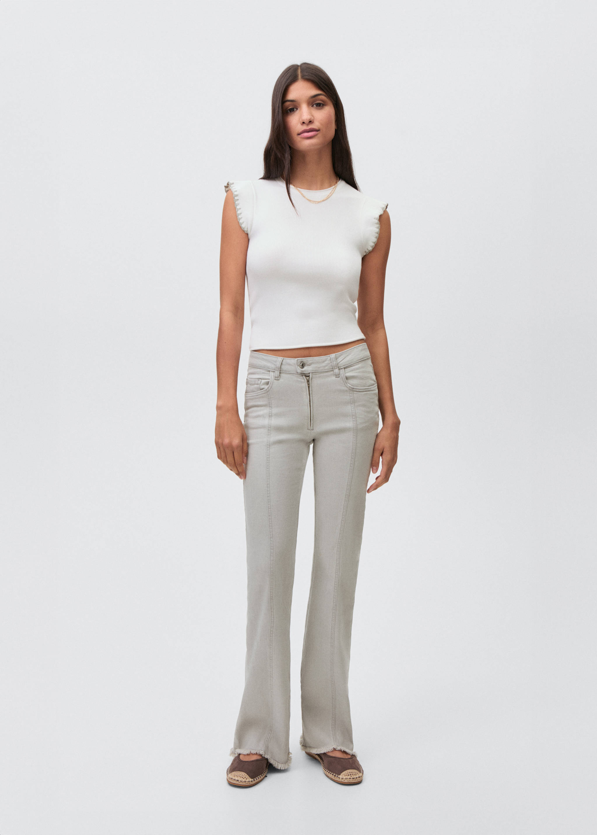 Calças de ganga com cintura baixa e costuras - Plano geral