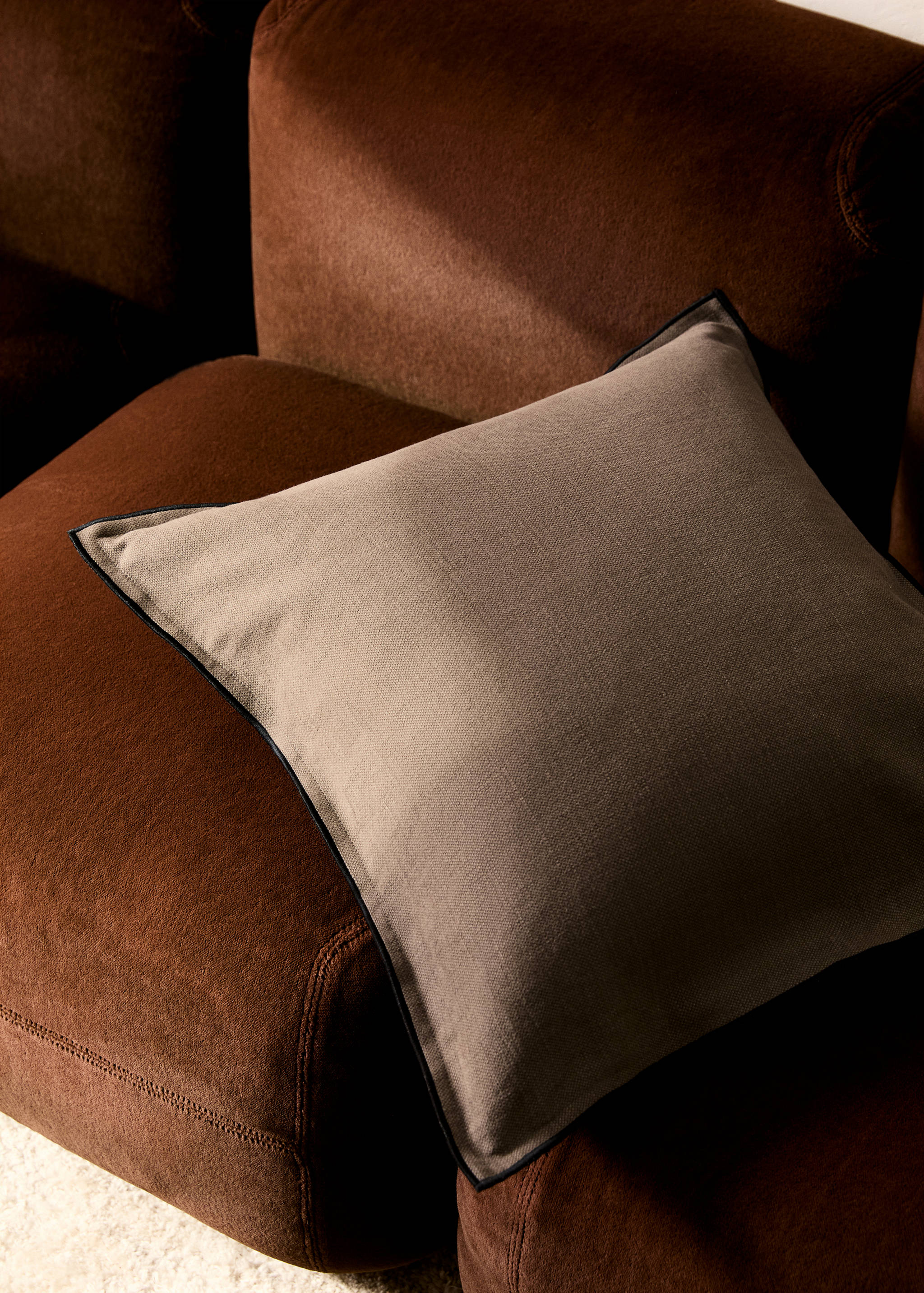Cotton-linen cushion cover with overlock 50x50 cm - General plane