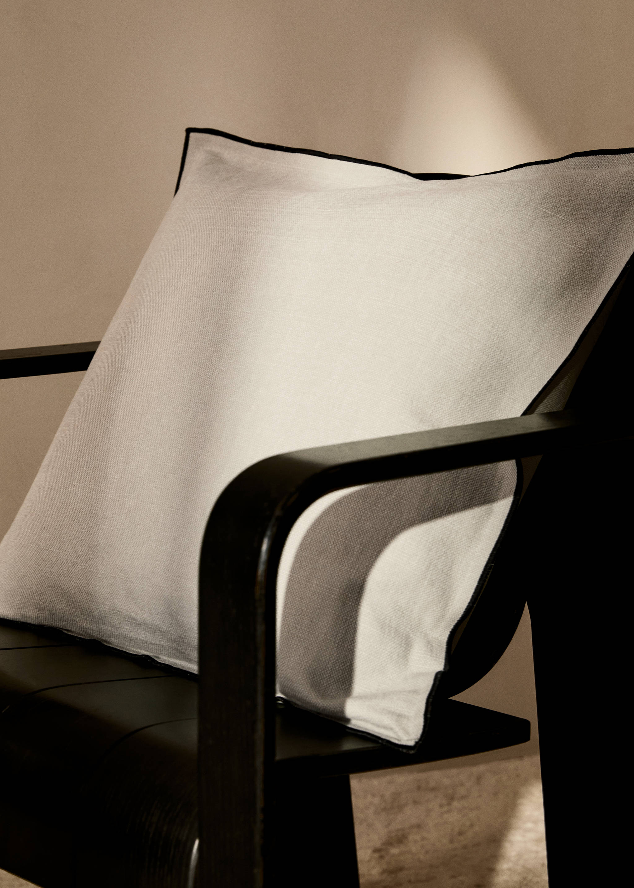 Cotton-linen cushion cover with overlock 50x50 cm - General plane