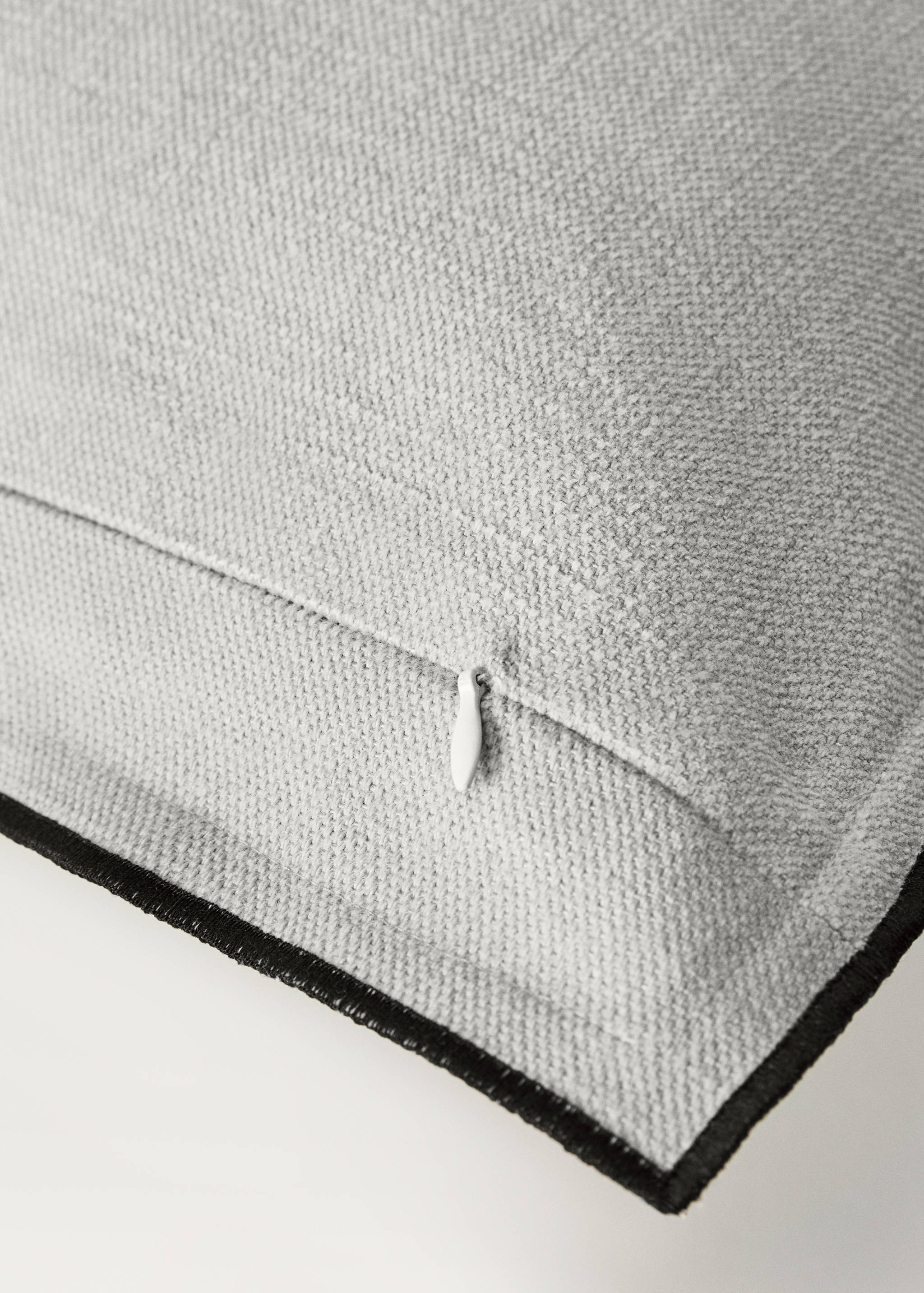 Cotton-linen cushion cover with overlock 50x50 cm - Details of the article 1