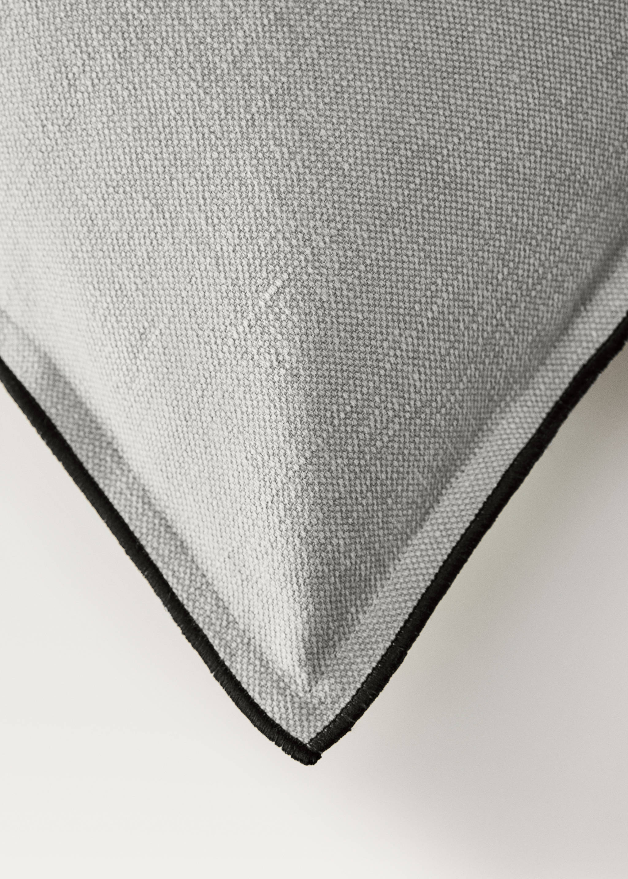 Cotton-linen cushion cover with overlock 50x50 cm - Details of the article 2