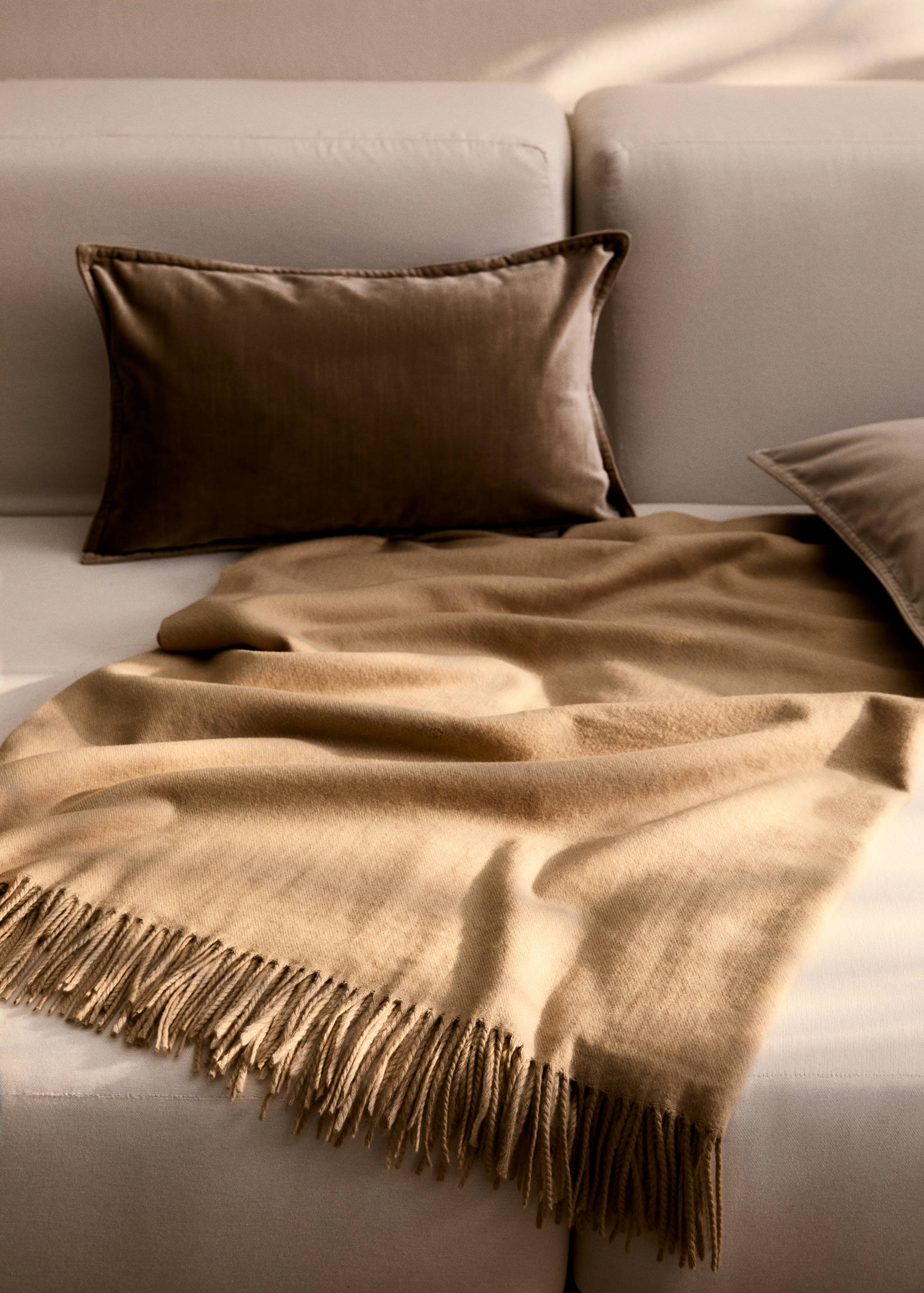 Blanket detail fringes - General plane