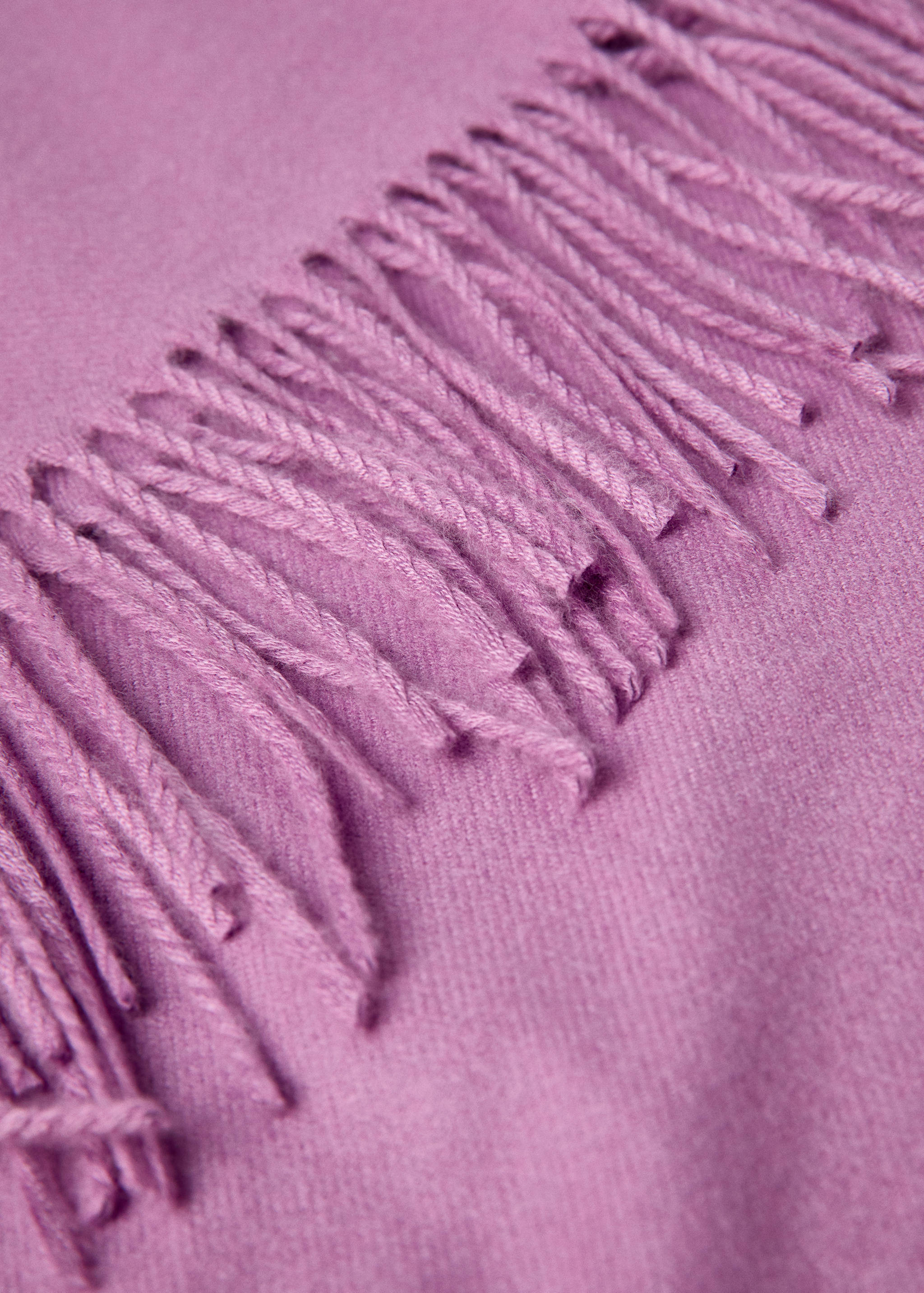 Blanket detail fringes - Details of the article 2