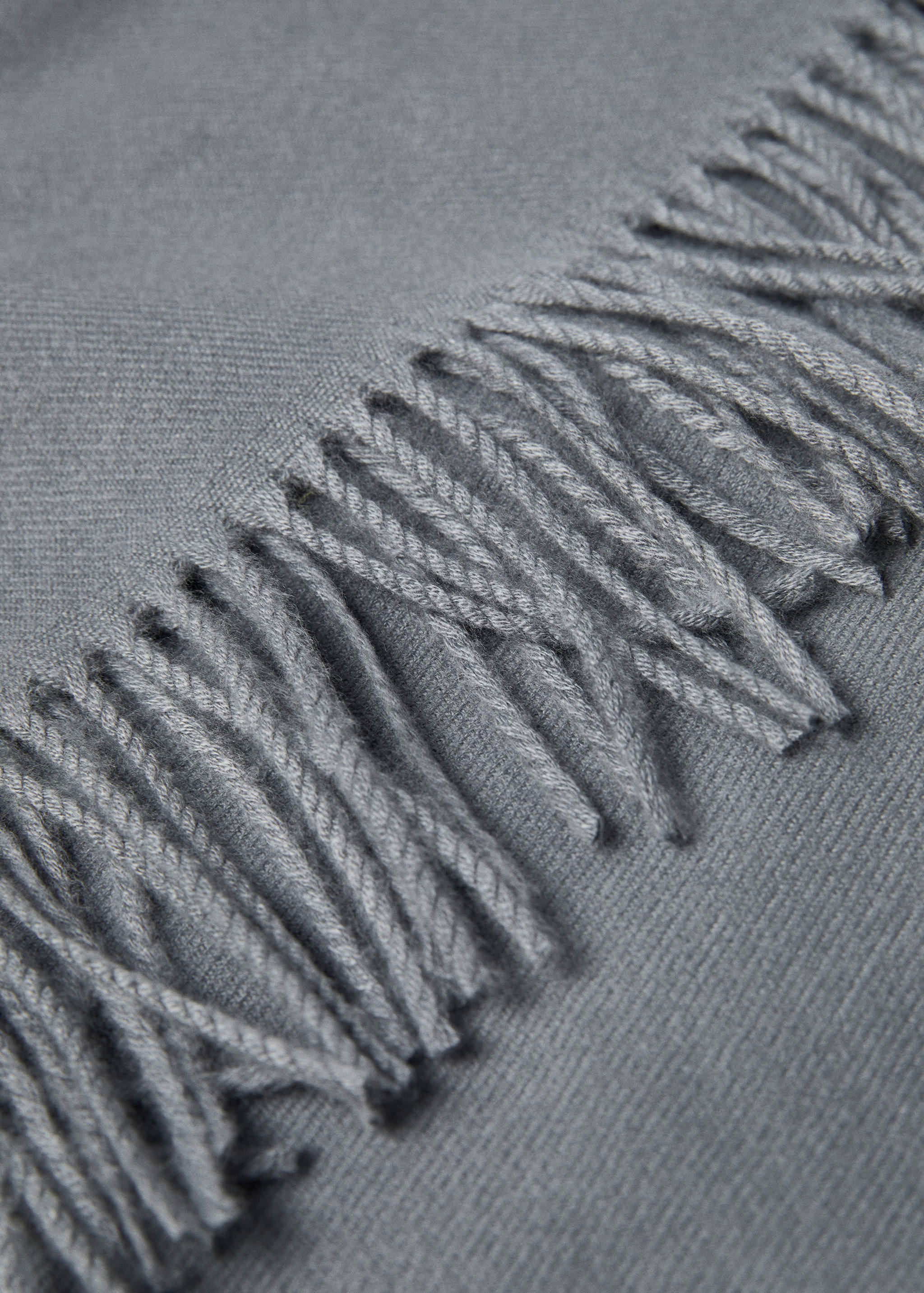 Blanket detail fringes - Details of the article 2