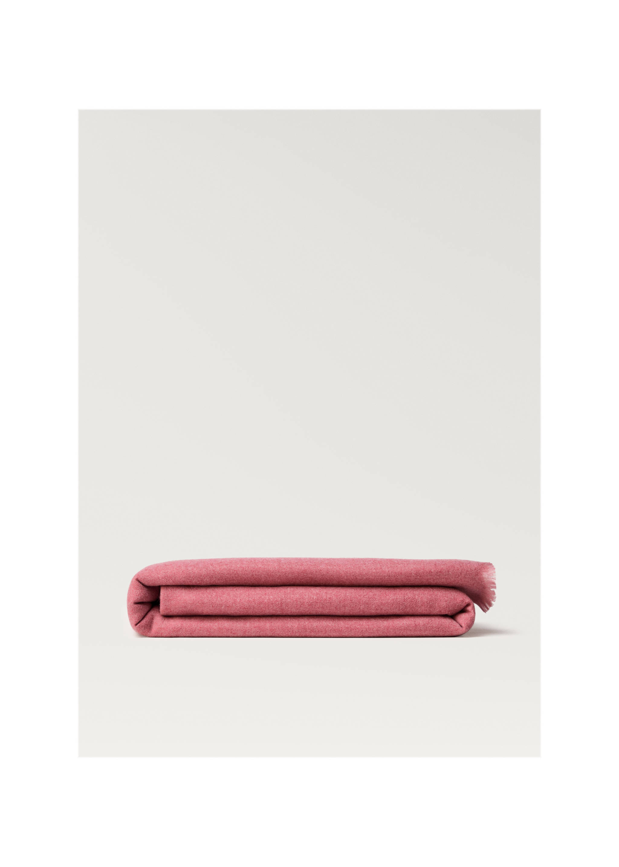 Soft melange blanket - Details of the article 7, Medium Pink. Ref: 87022897-01.