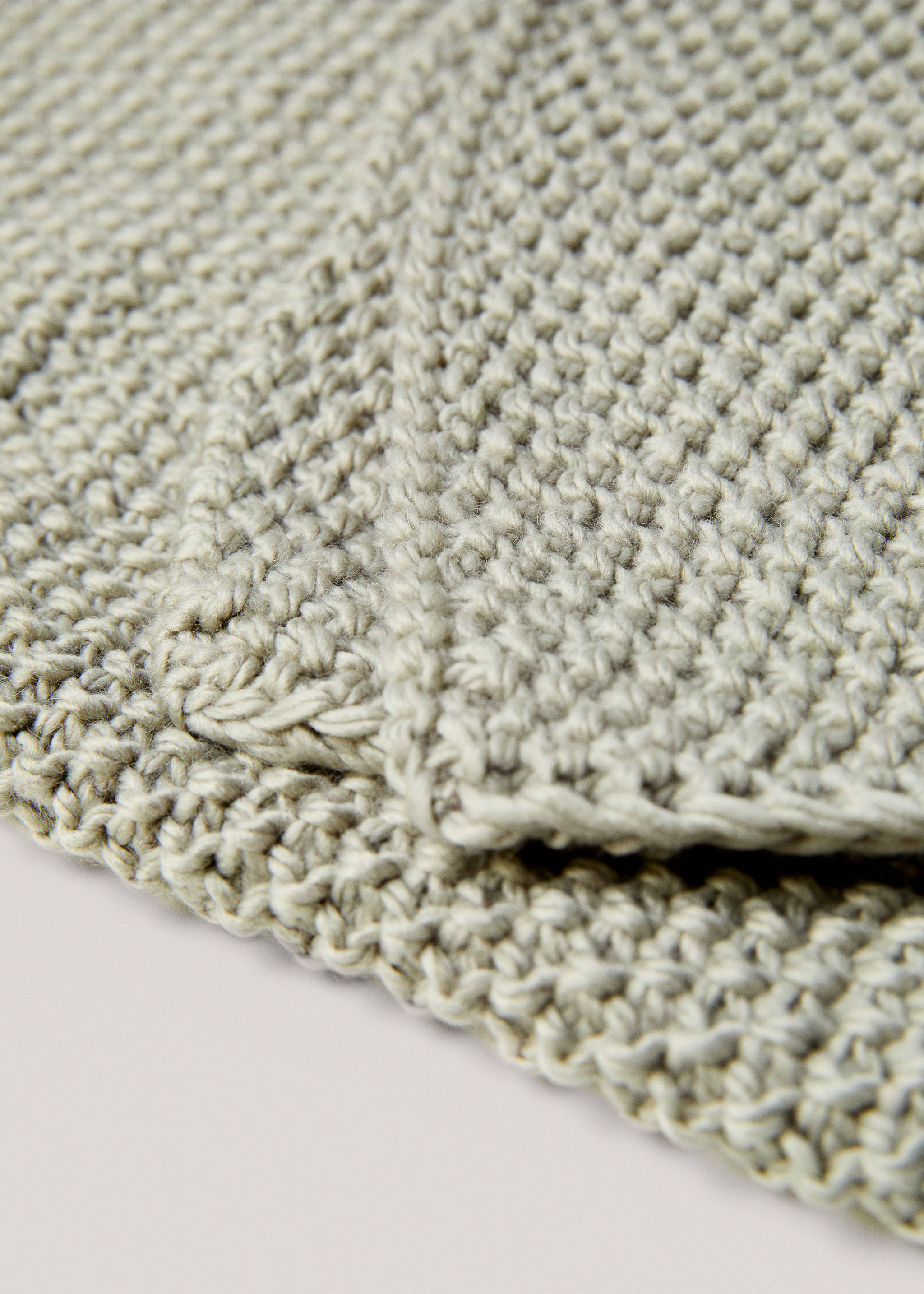 Knitted blanket with design - Details of the article 2, Mint Green. Ref: 87022898-00.