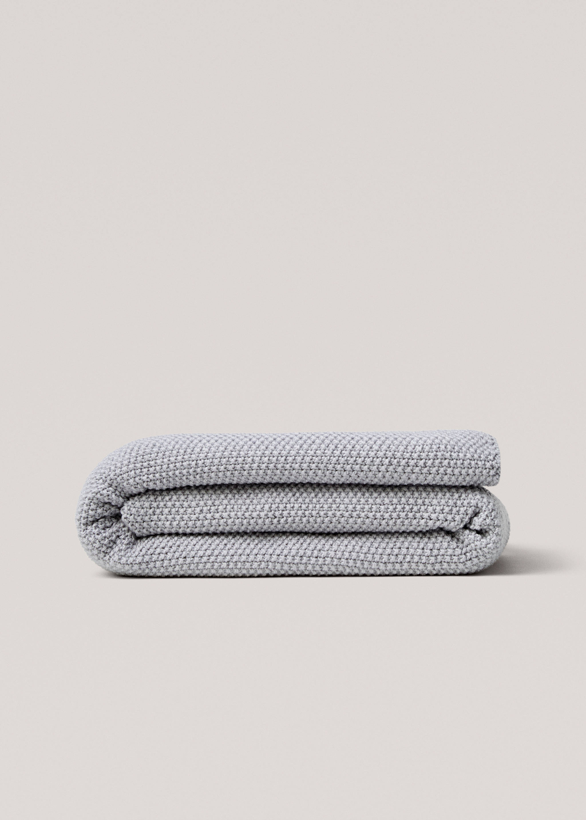 Knitted blanket with design - Article without model