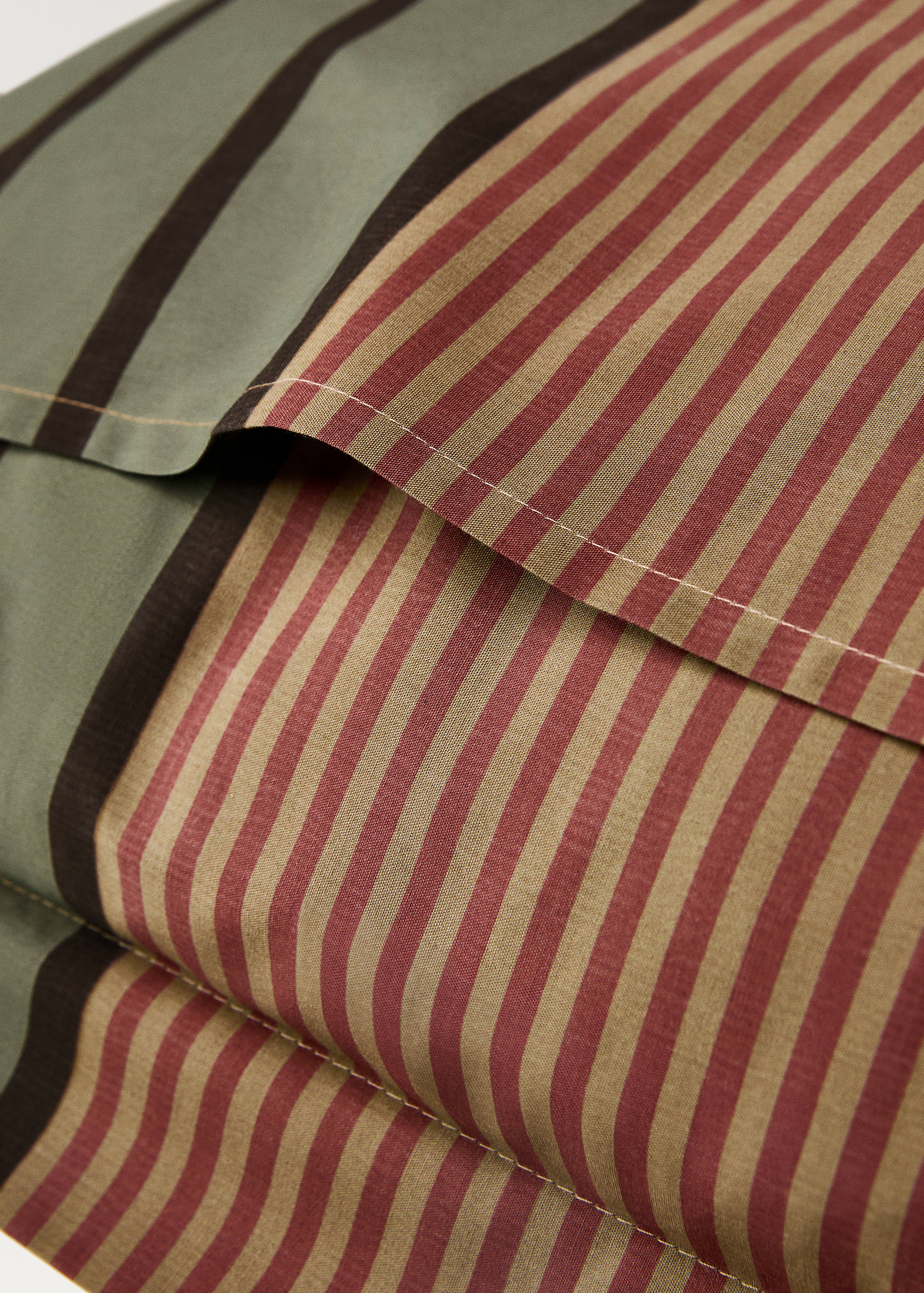 Two cotton percale multi-striped pillowcases 60x60 cm - Details of the article 3