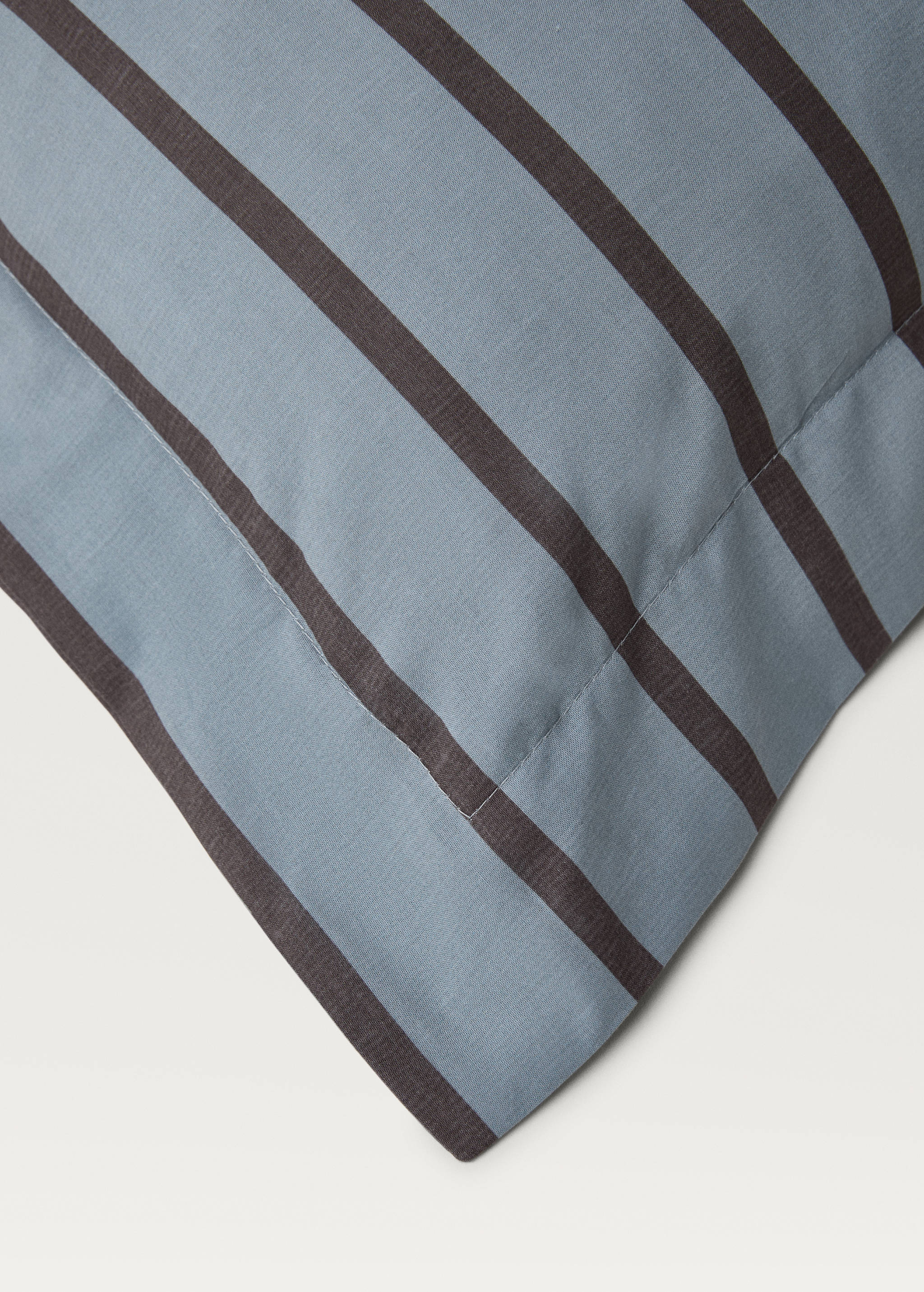 Two cotton percale multi-striped pillowcases 60x60 cm - Details of the article 2