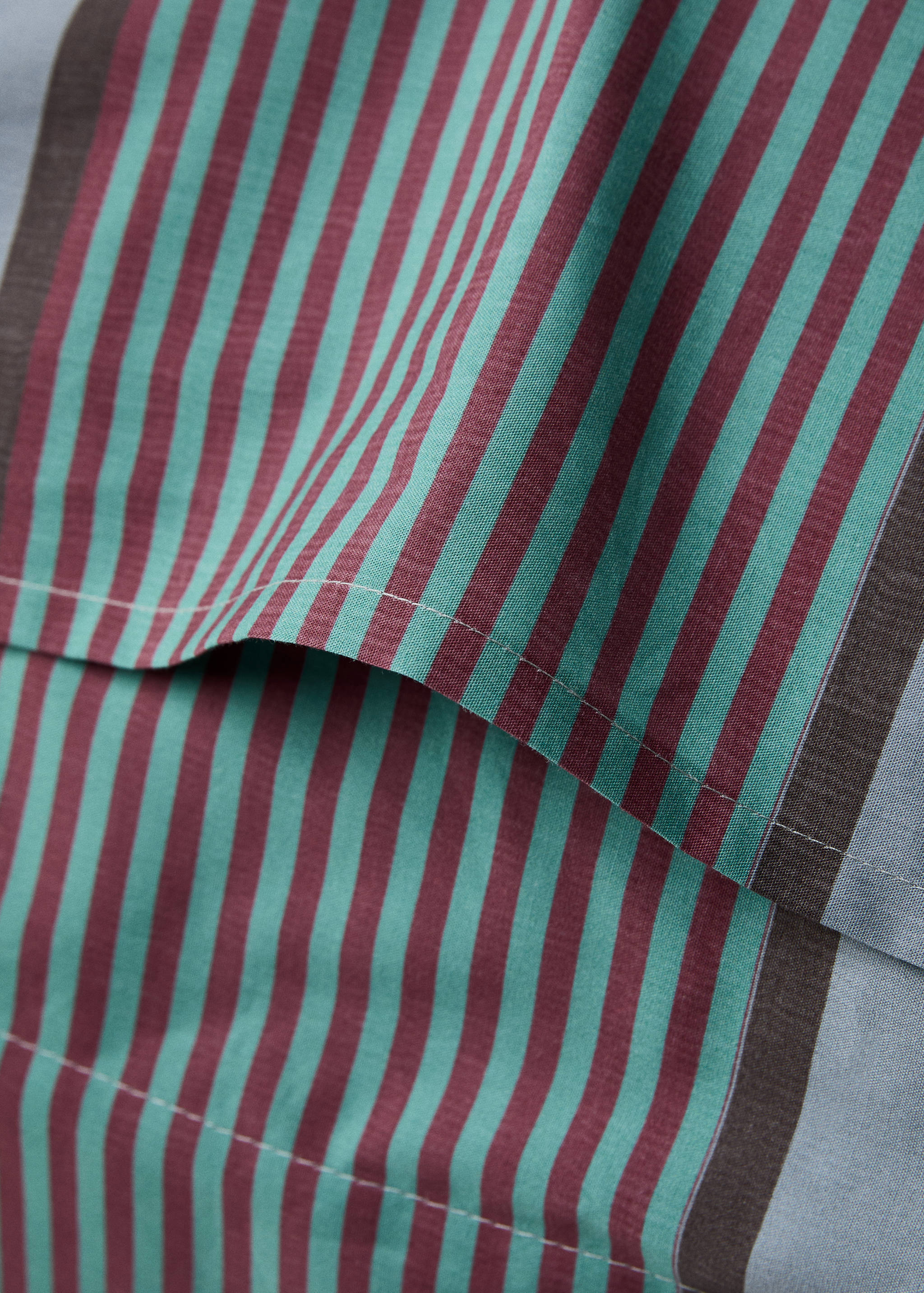 Two cotton percale multi-striped pillowcases 60x60 cm - Details of the article 3