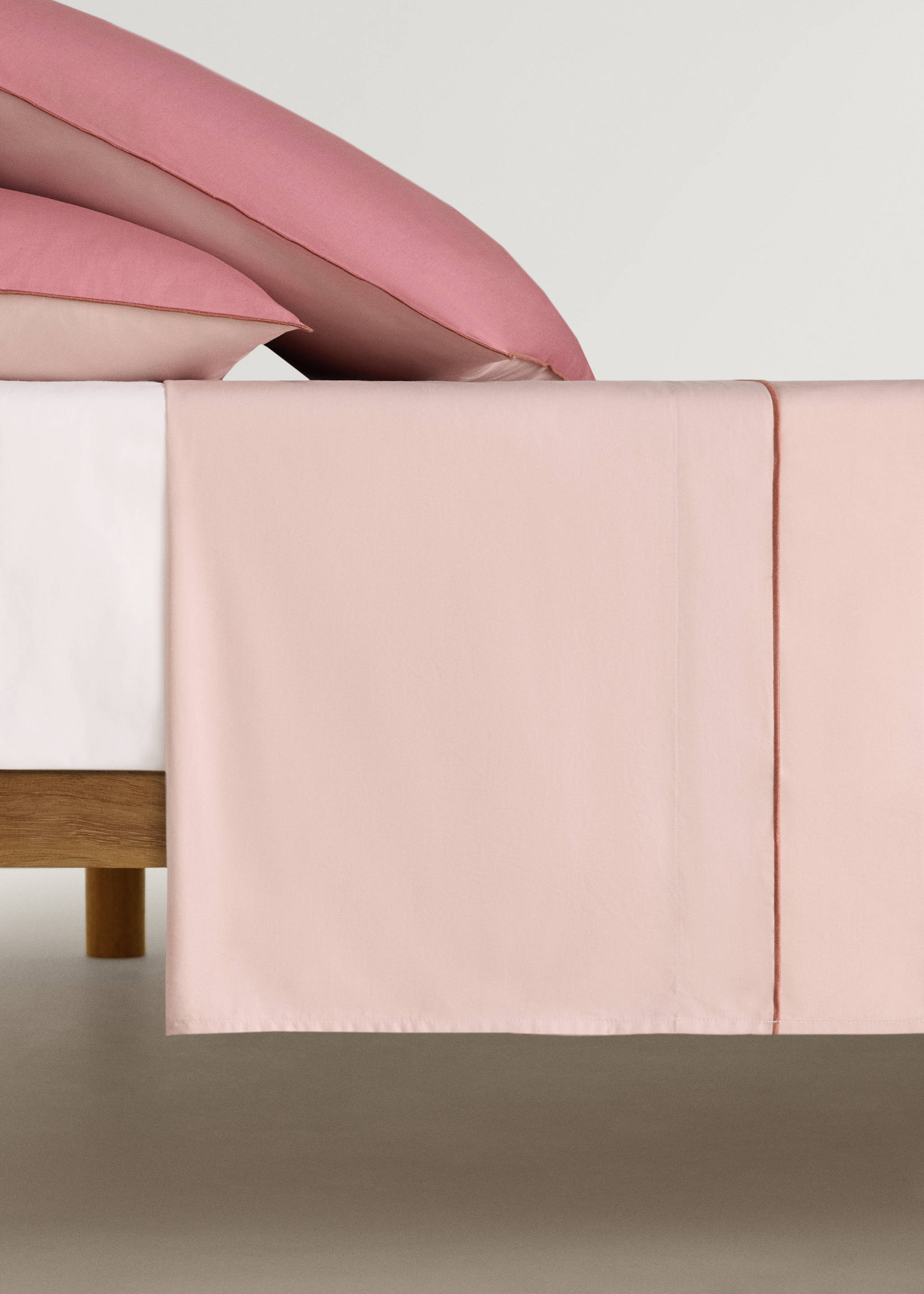 Överlakan med kontrasterande overlock 90 cm säng - Artikel utan modell