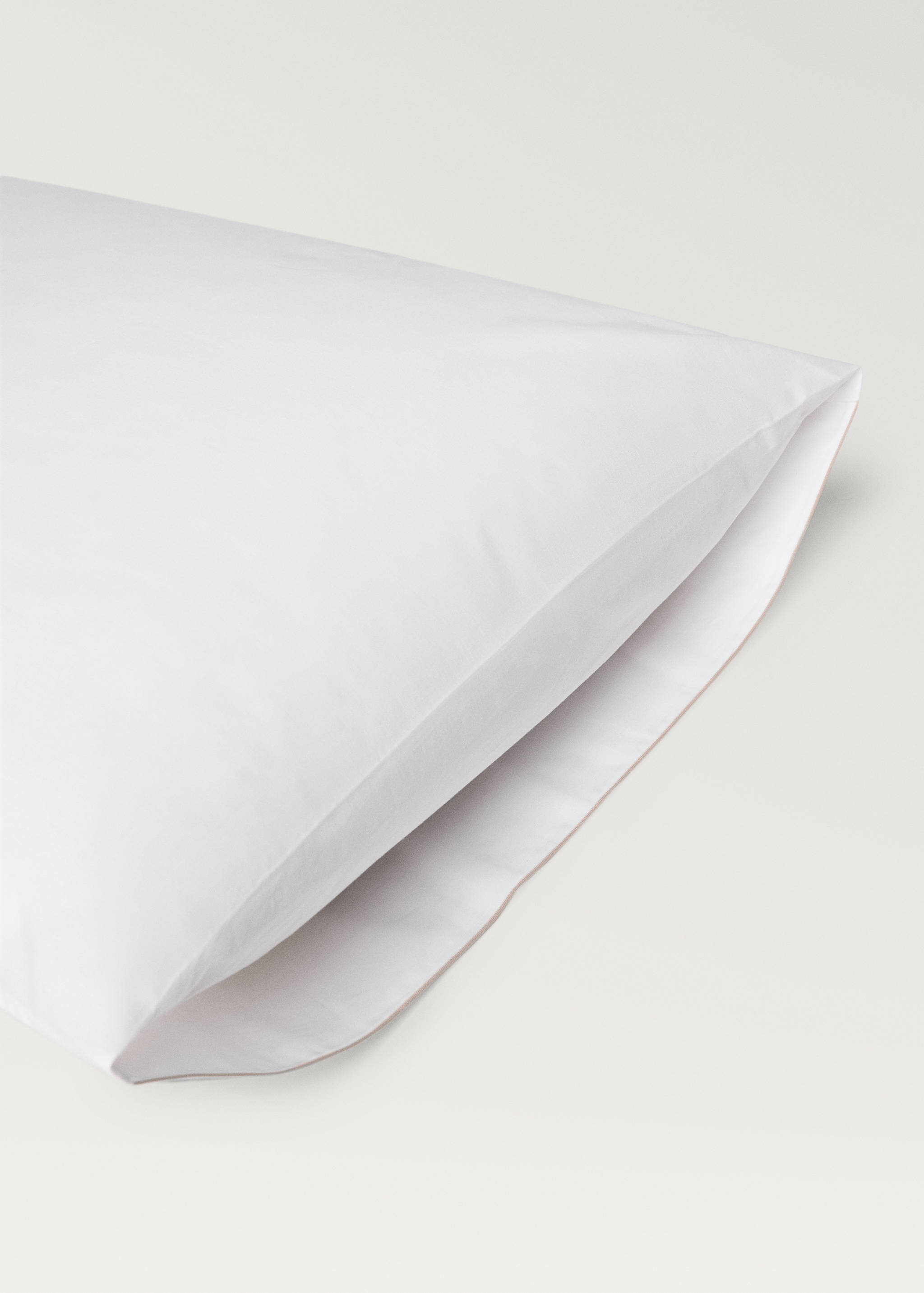 Dwie poszewki na poduszkę z bawełnianego perkalu z podwójnym owerlokowym brzegiem 50 x 75 cm - Szczegóły artykułu 2