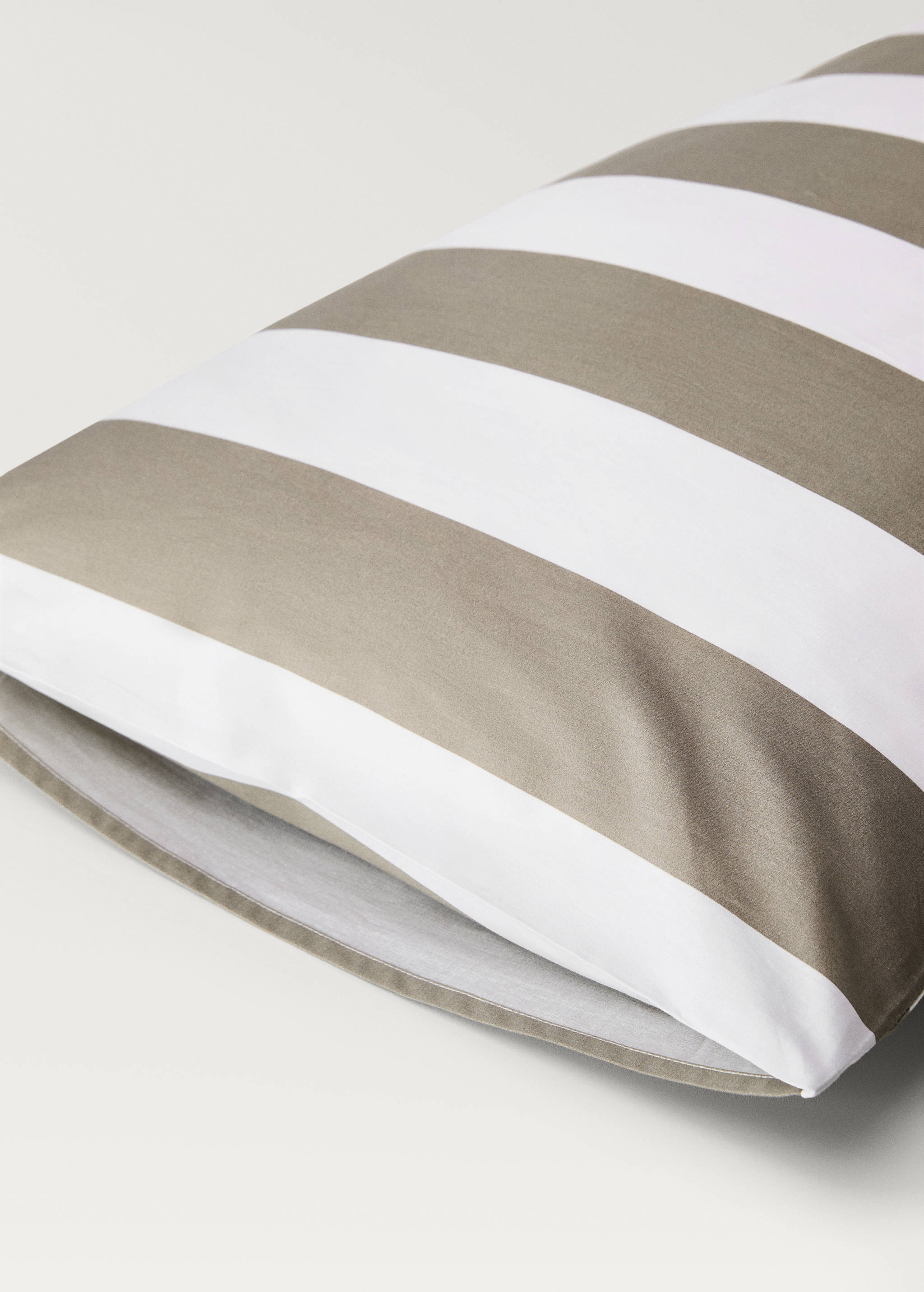 Two cotton percale striped pillowcases 50x75 cm - Details of the article 2
