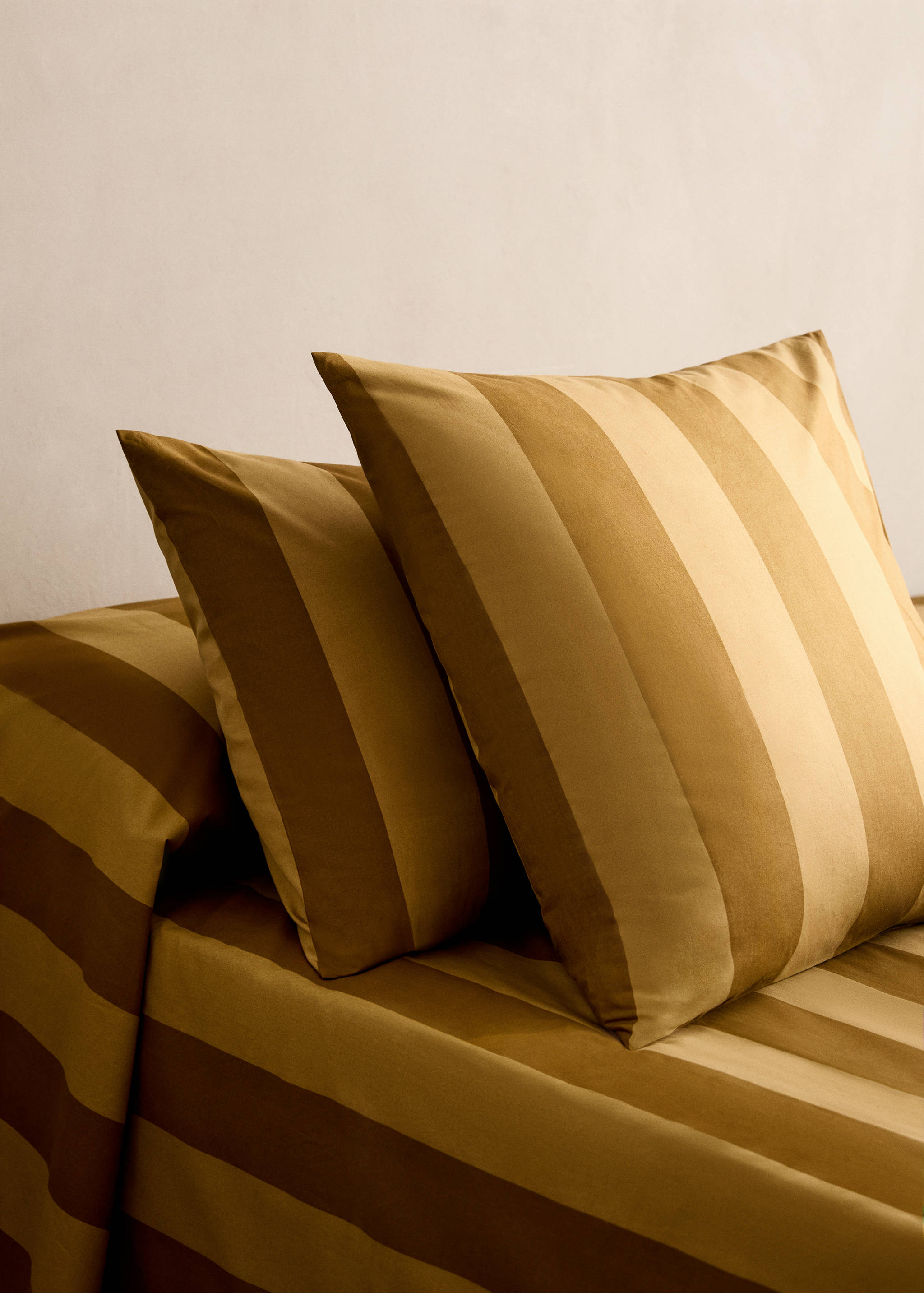 Two cotton percale striped pillowcases 50x75 cm - General plane