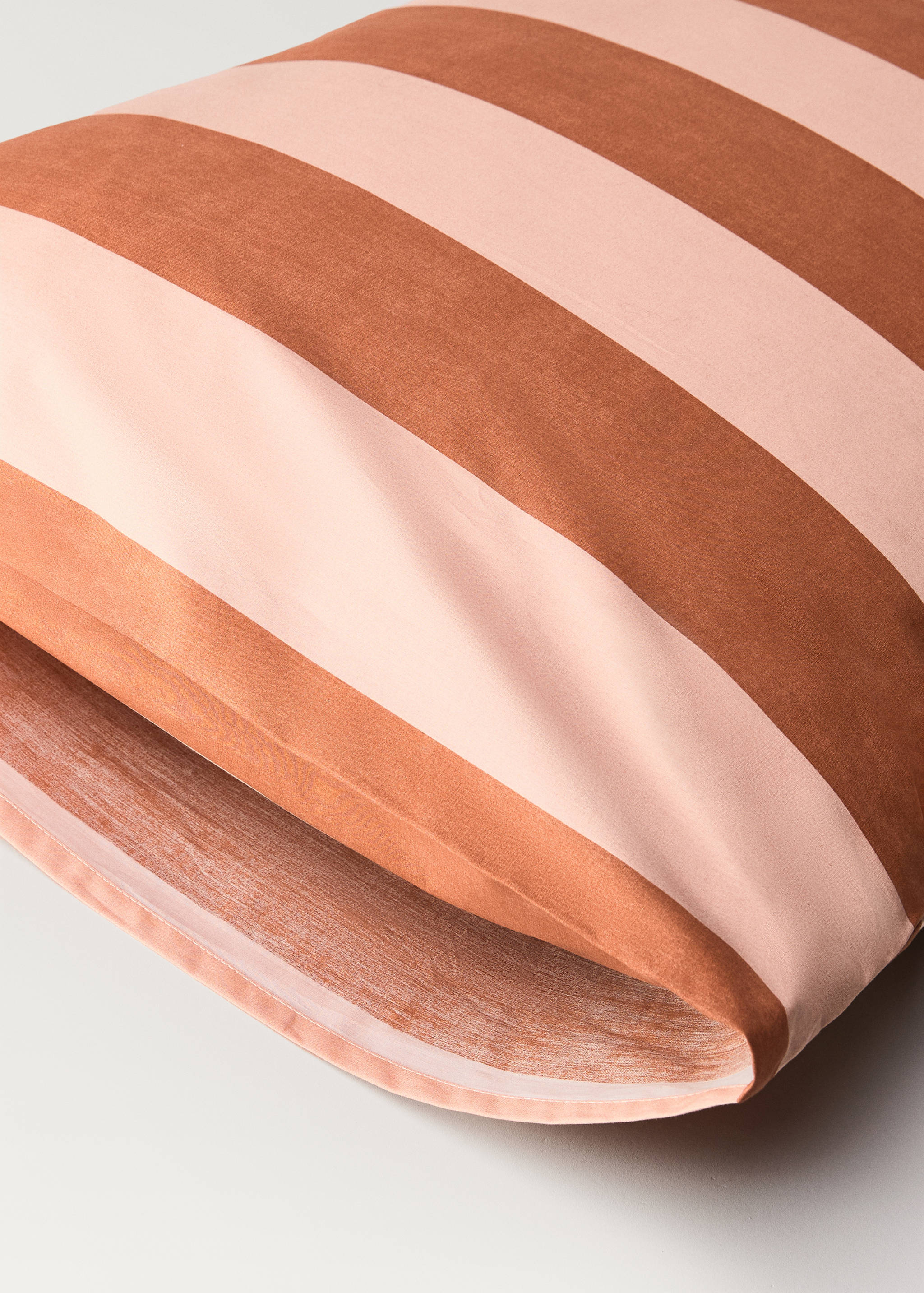 Two cotton percale striped pillowcases 50x75 cm - Details of the article 2