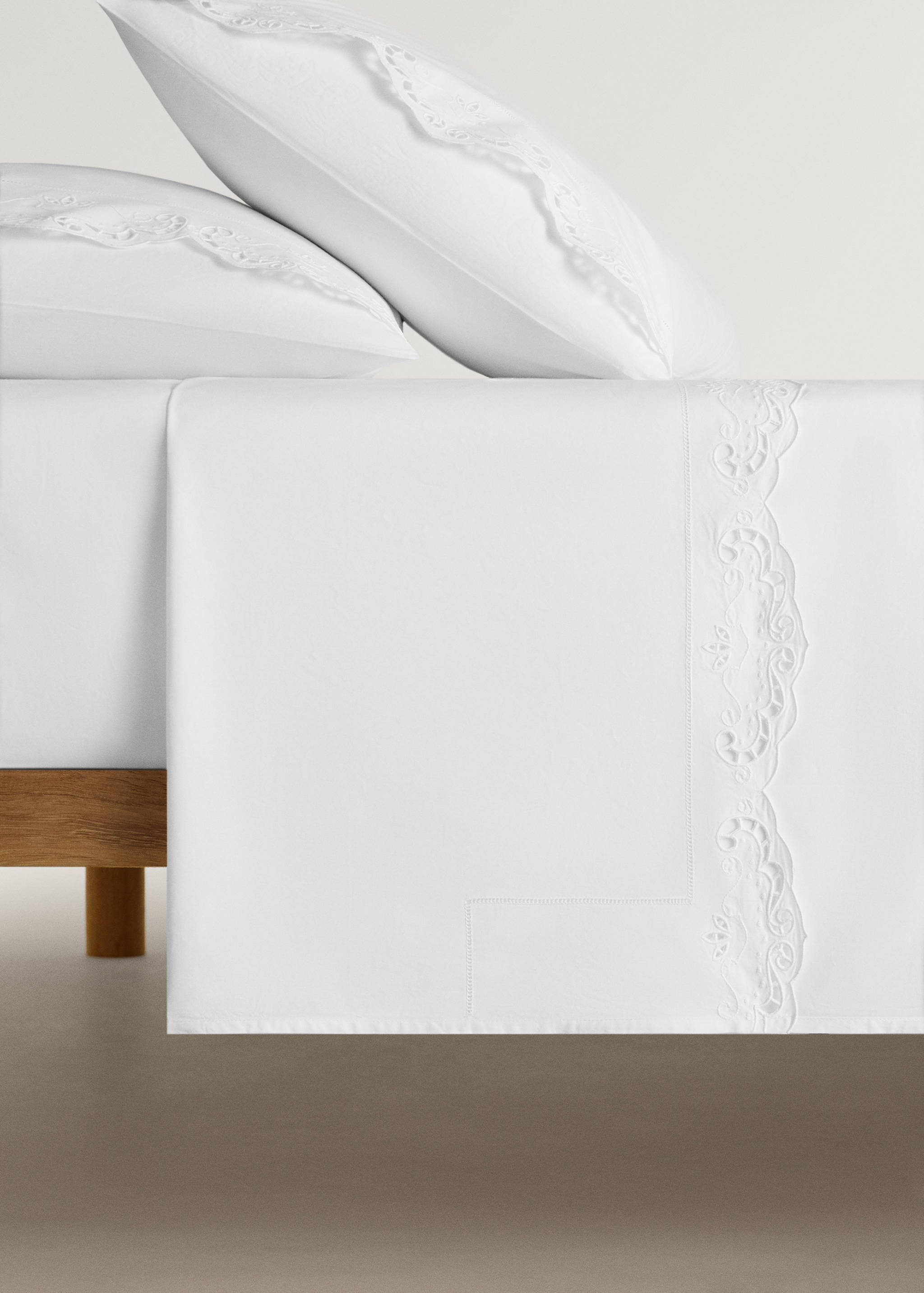 Oberlaken aus Baumwolle mit Lochstickerei für 150/160 cm Bett - Artikel ohne Model
