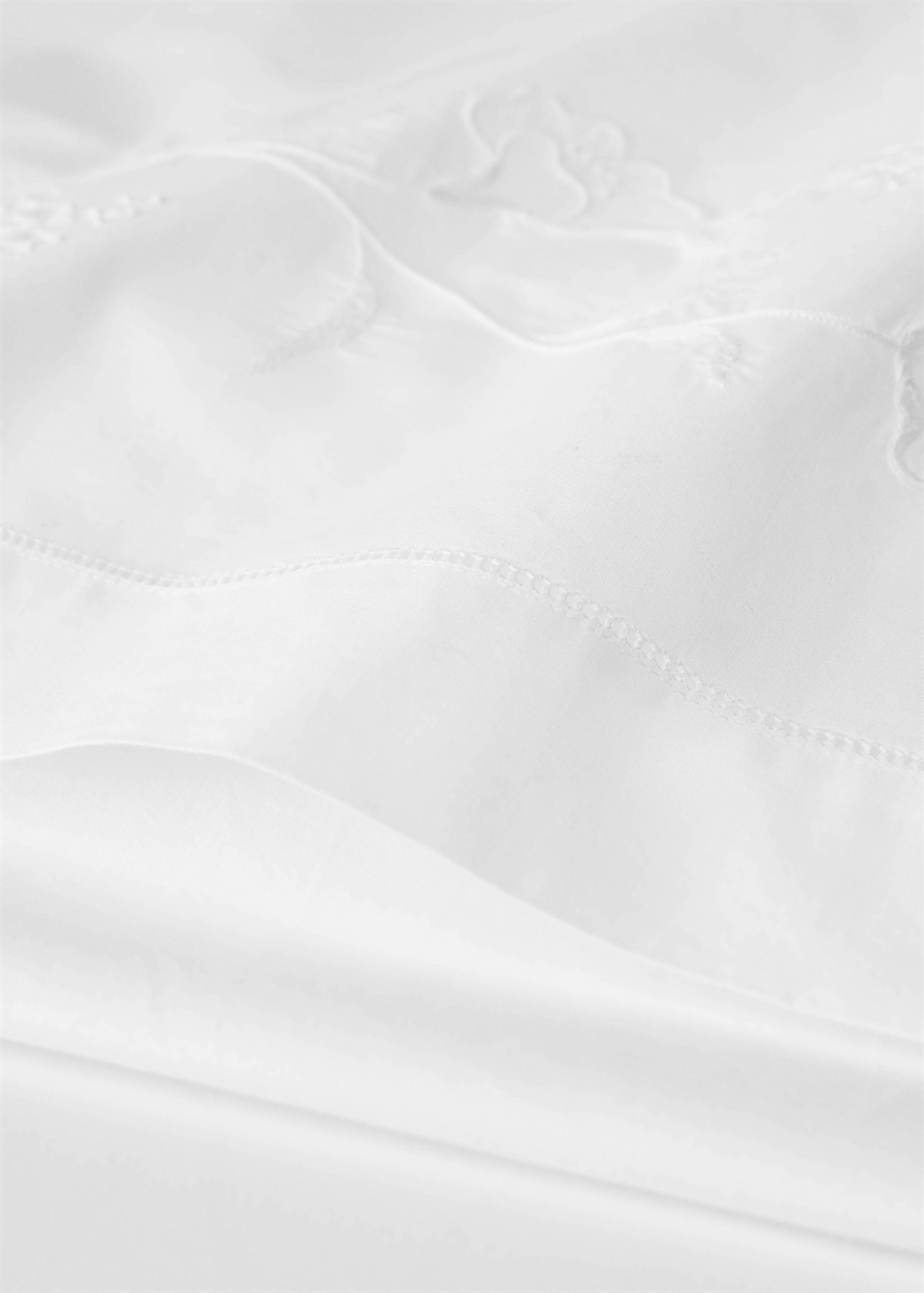 Cotton top sheet with hand-embroidered flower for 150/160 cm bed - Details of the article 1