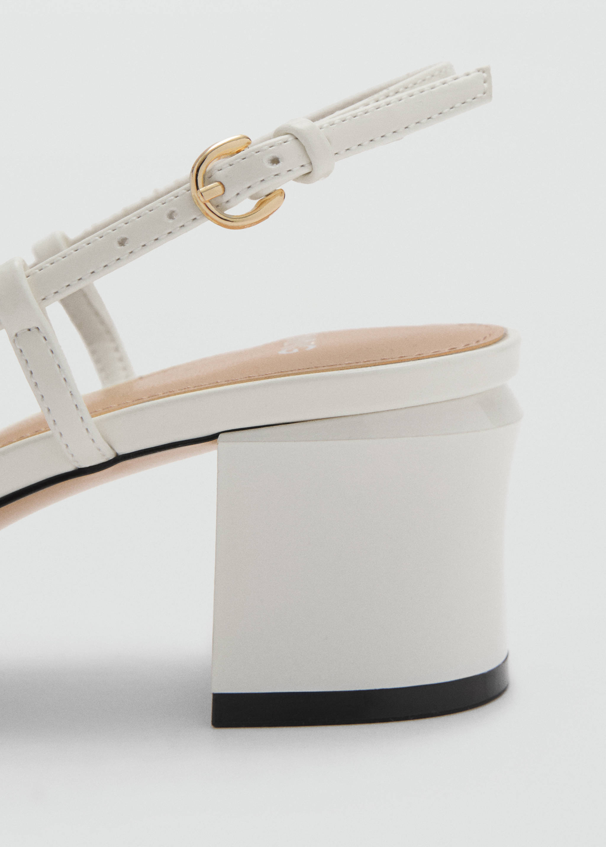 Heeled shoes with link detail - Details of the article 1