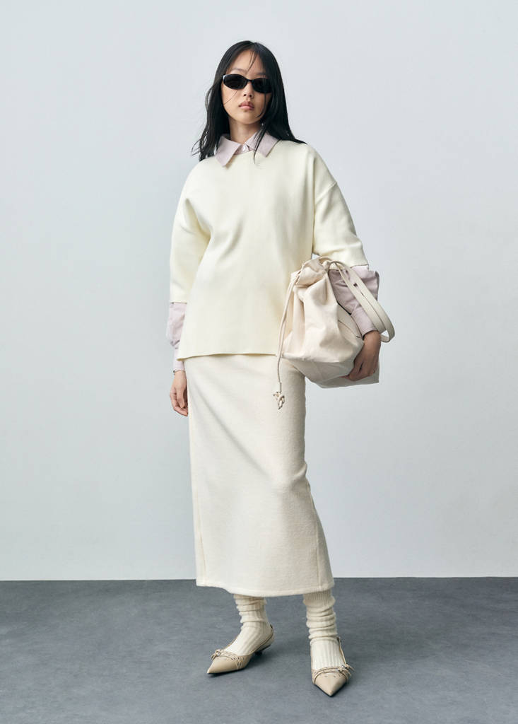 Short-sleeved fine-knit sweater — White