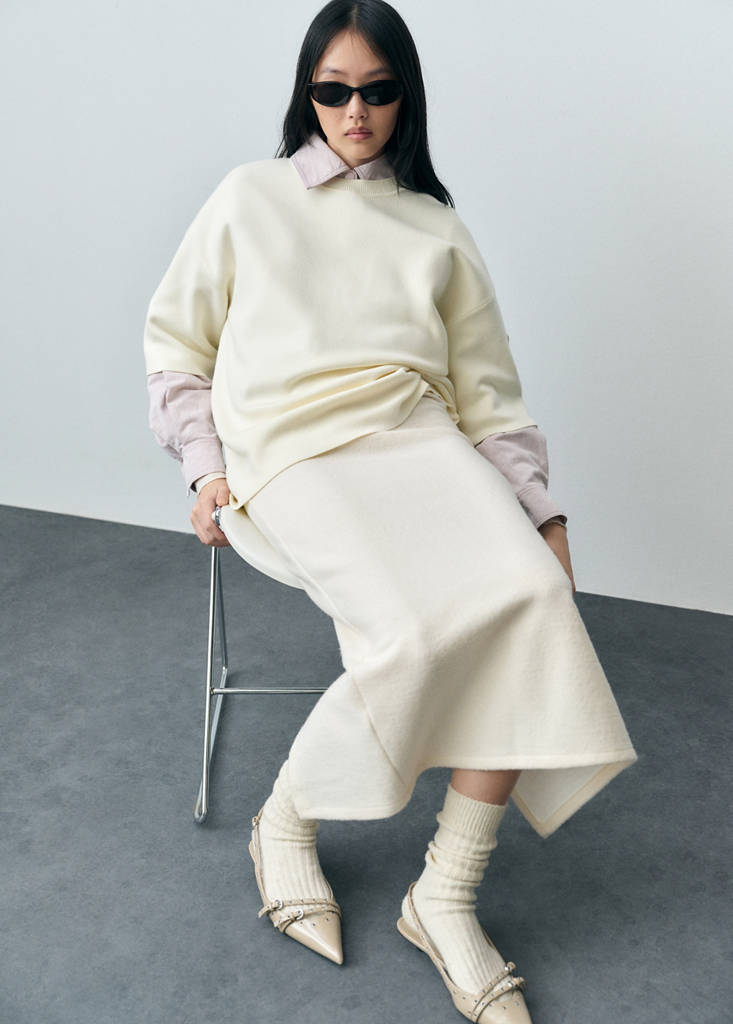 Short-sleeved fine-knit sweater — White