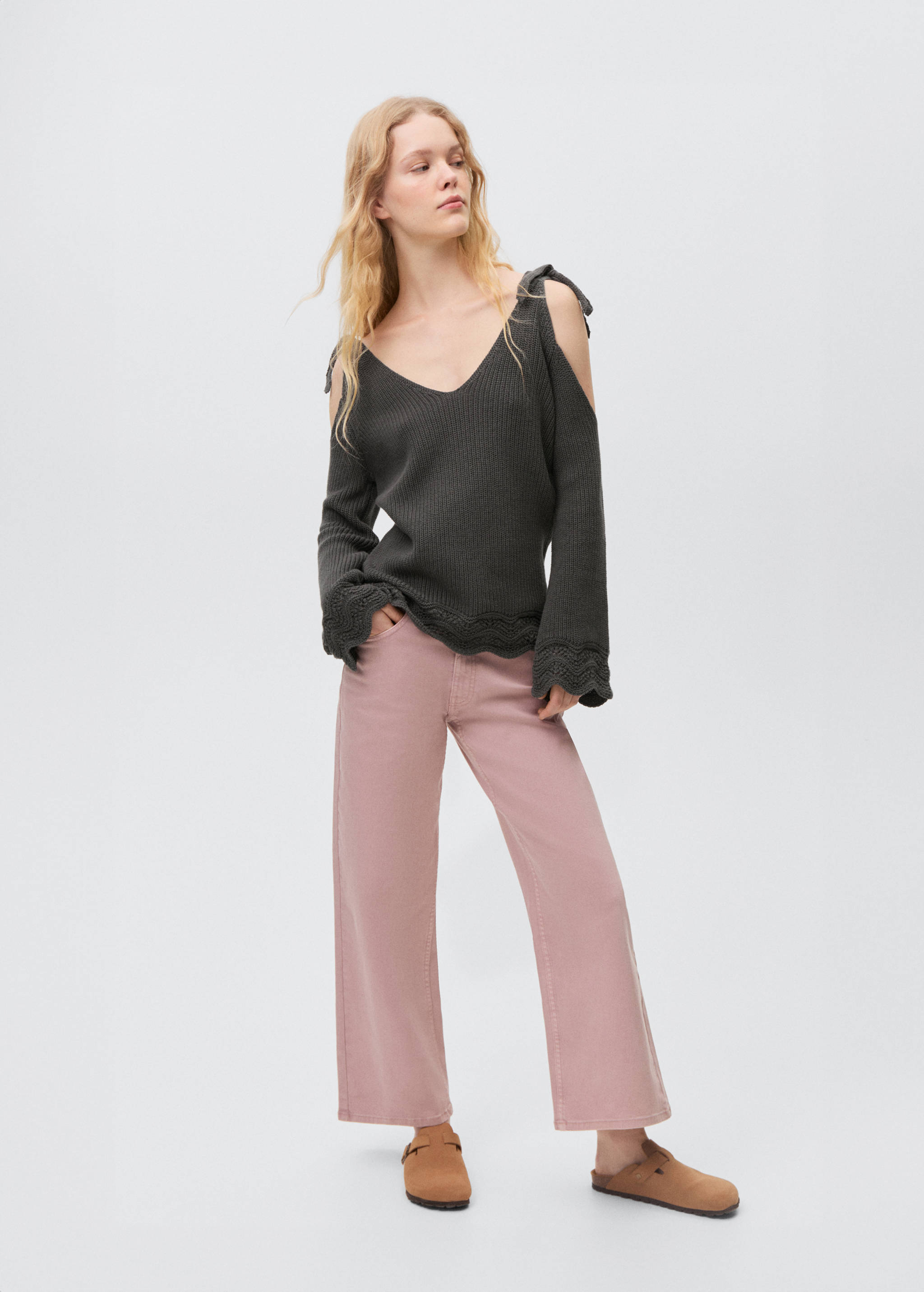 Cut-out sweater - General plane